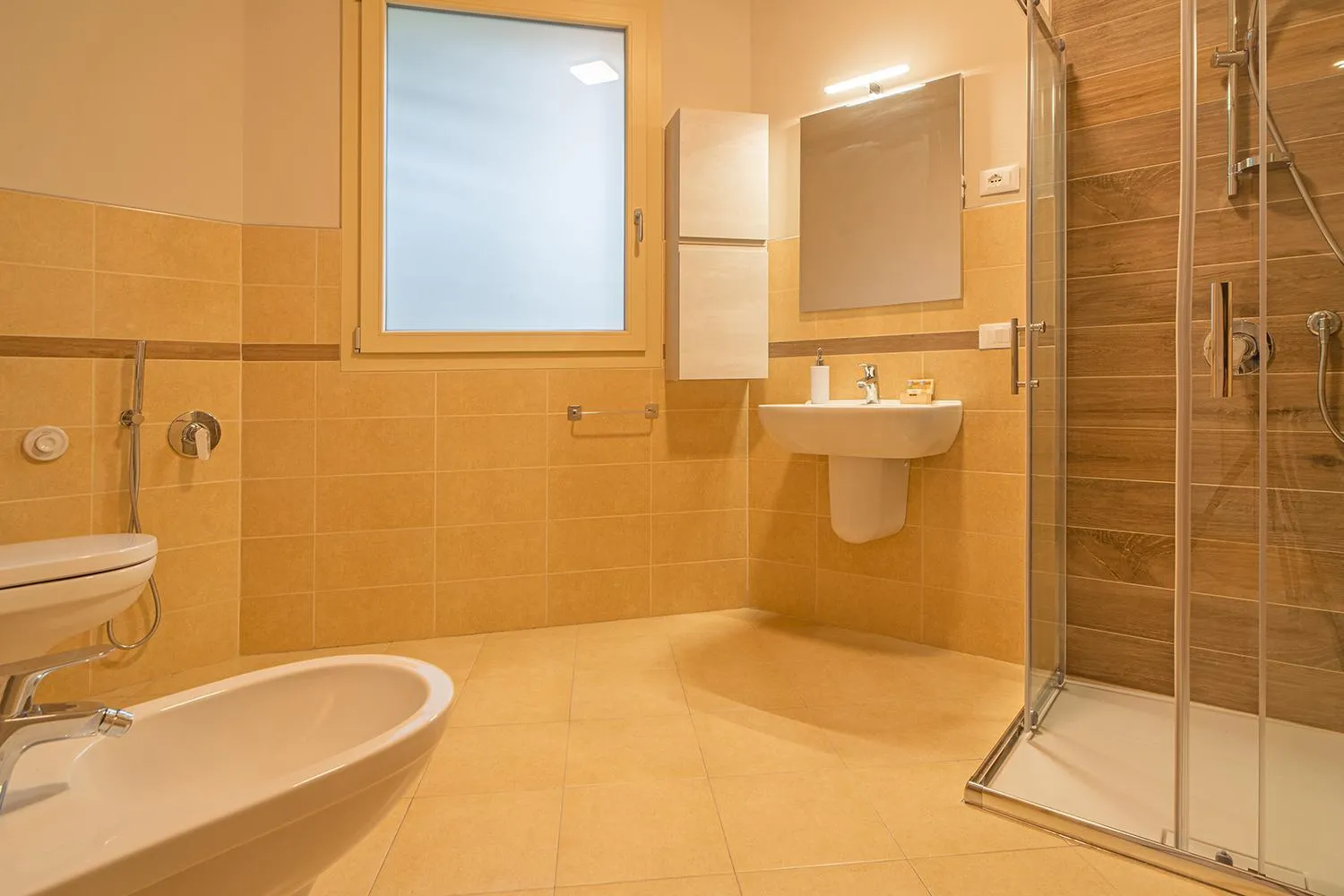 Shower in Le Alpi bed&living