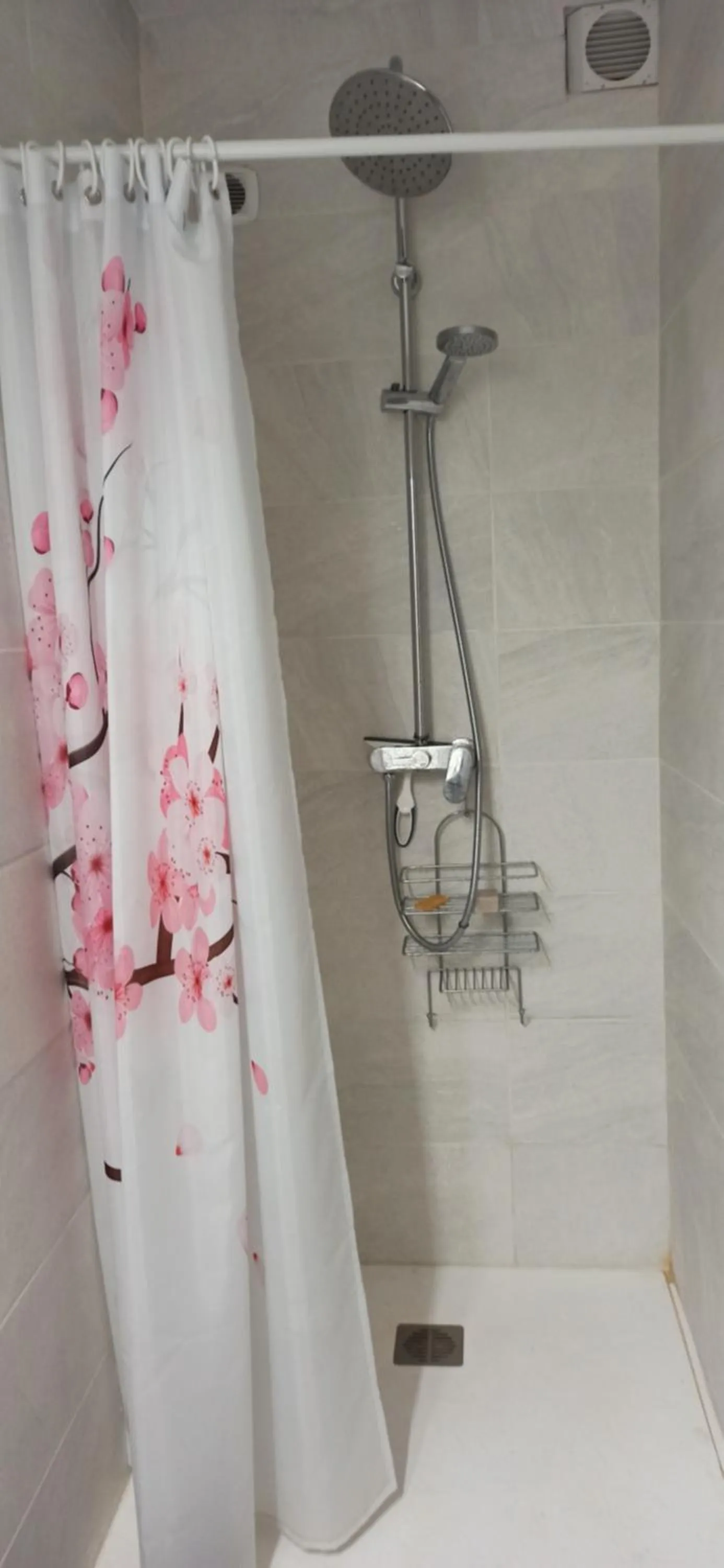 Shower, Bathroom in Maison au calme
