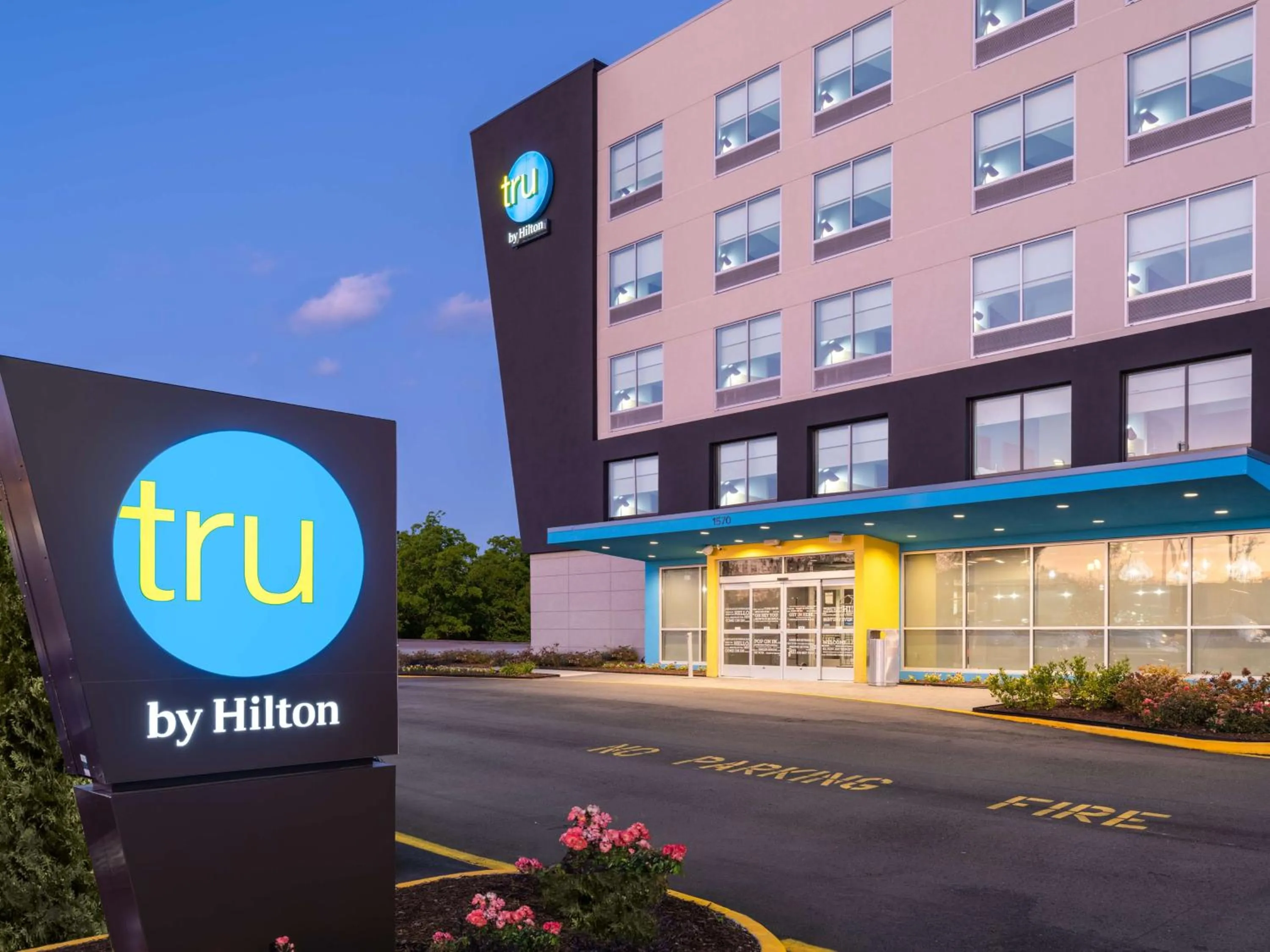 Property building in Tru By Hilton Chesapeake- Greenbrier