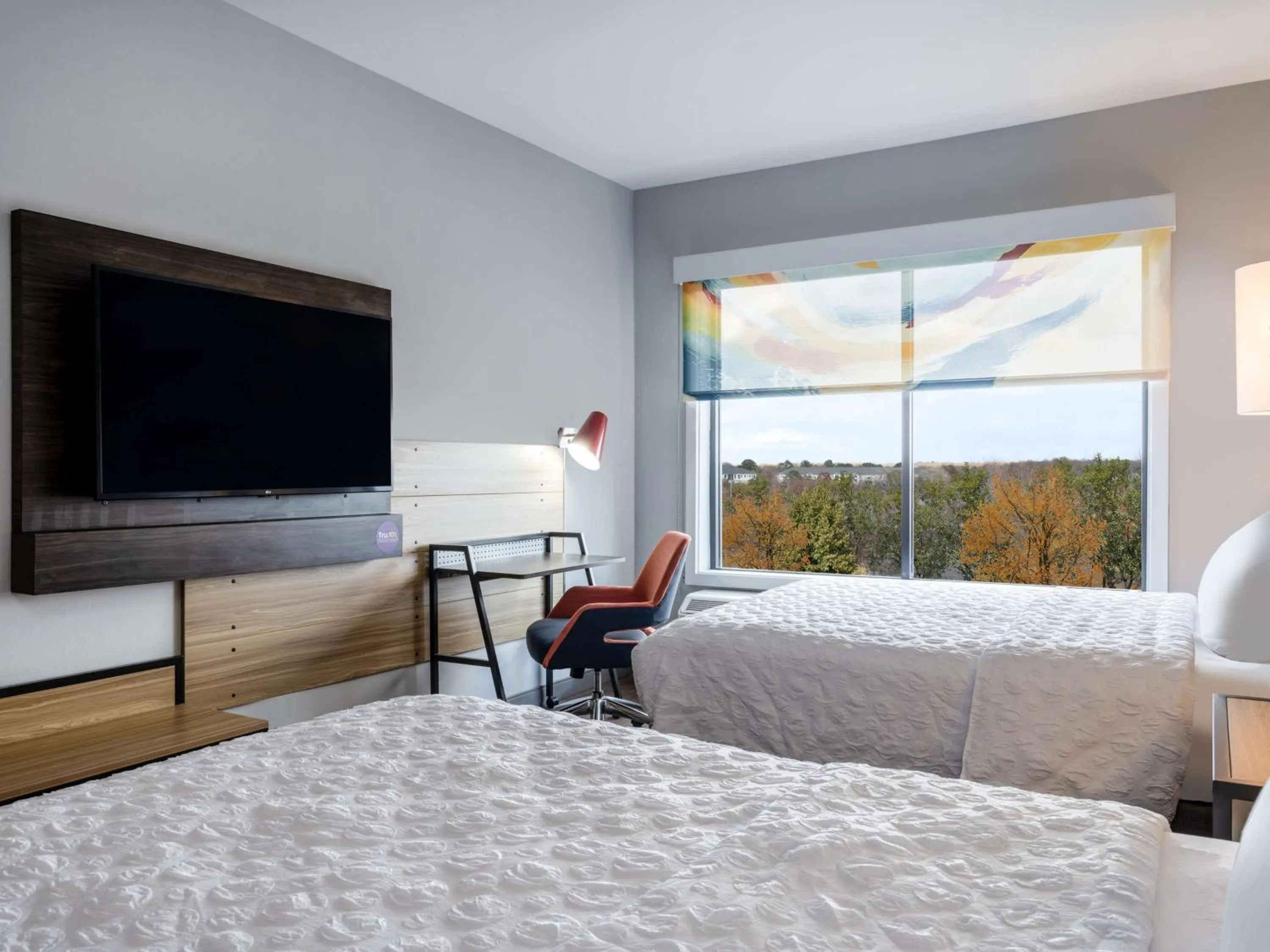 Bedroom, Bed in Tru By Hilton Chesapeake- Greenbrier