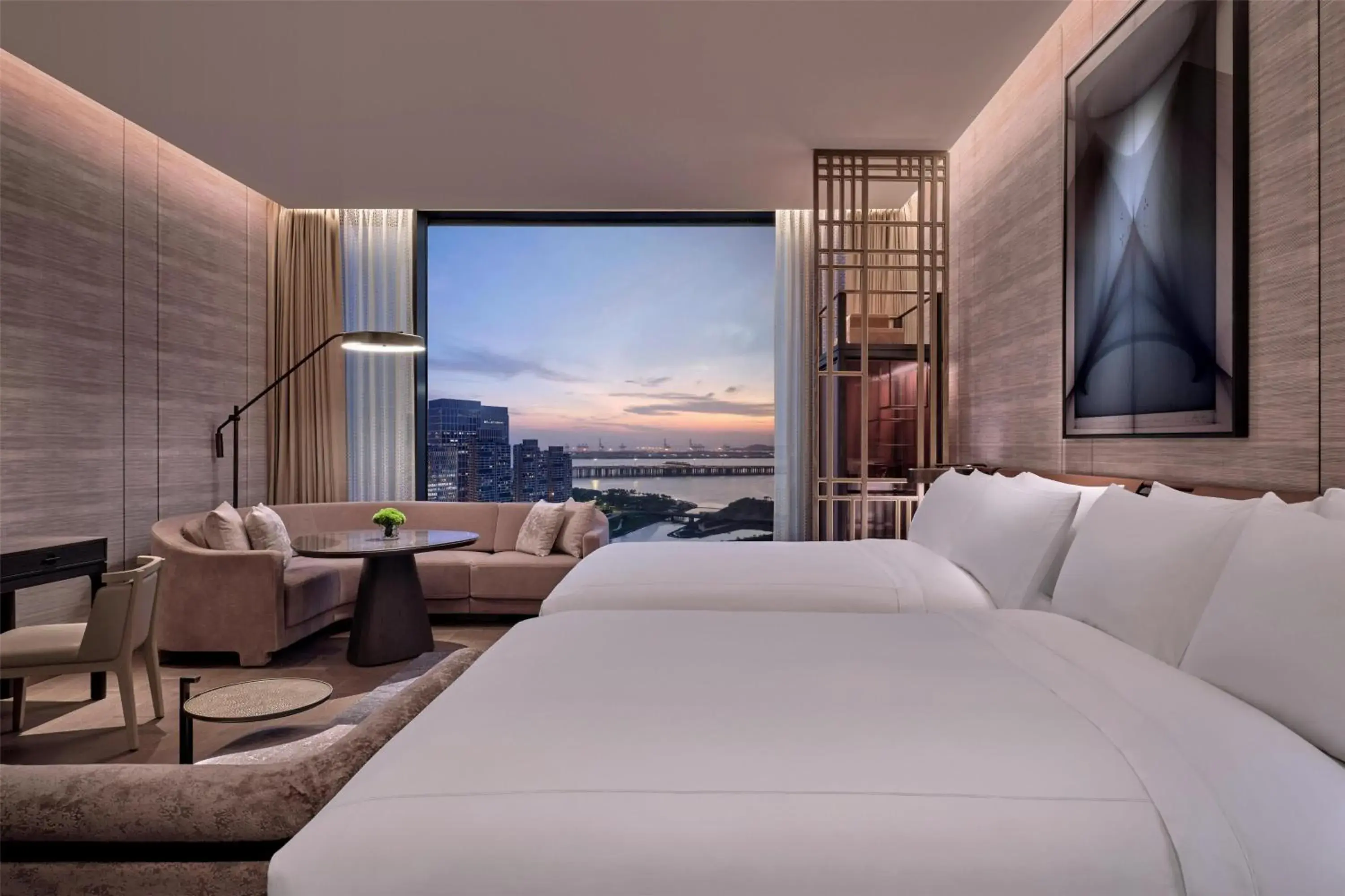 Deluxe Twin Room with Bay View in Conrad Shenzhen, the first art museum hotel in Greater Bay Area with the stunning bay and sunset view in the hotel terrace Deluxe Twin Room with Bay View in Conrad Shenzhen, the first art museum hotel in Greater Bay Area with the stunning bay and sunset view in the hotel terrace