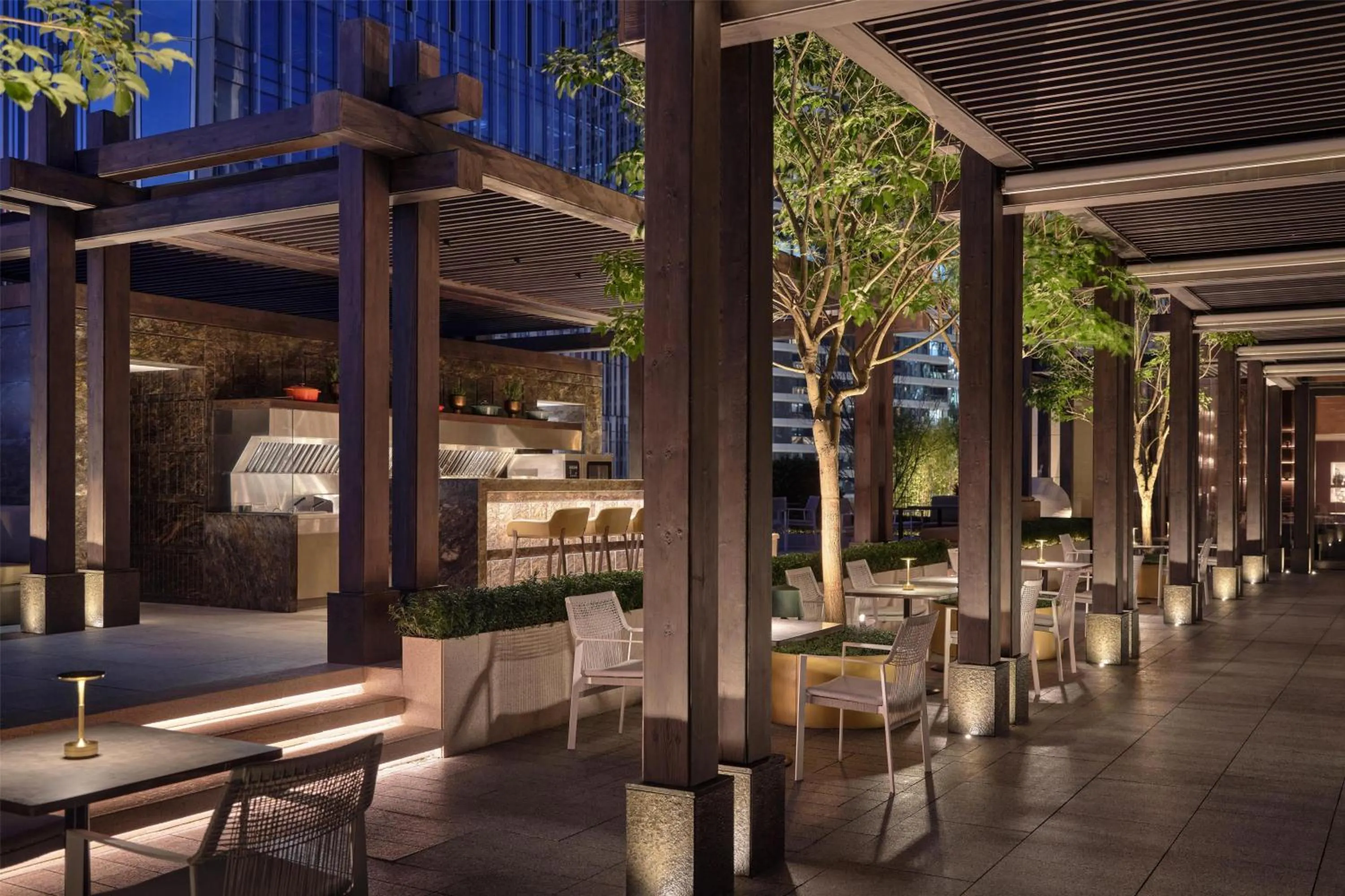 Restaurant/places to eat in Conrad Shenzhen, the first art museum hotel in Greater Bay Area with the stunning bay and sunset view in the hotel terrace