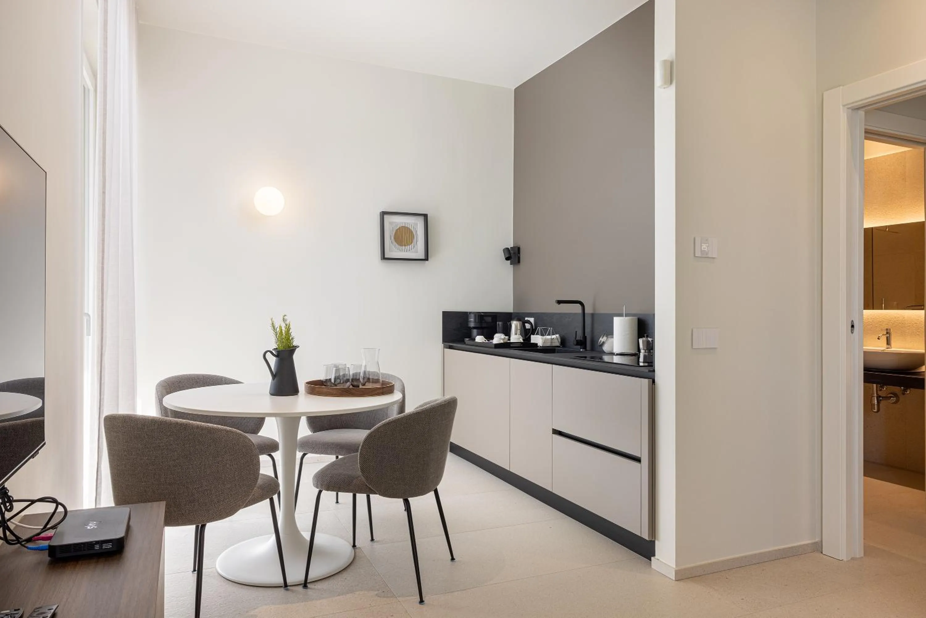 Coffee/tea facilities in B21 Lifestyle Hotel