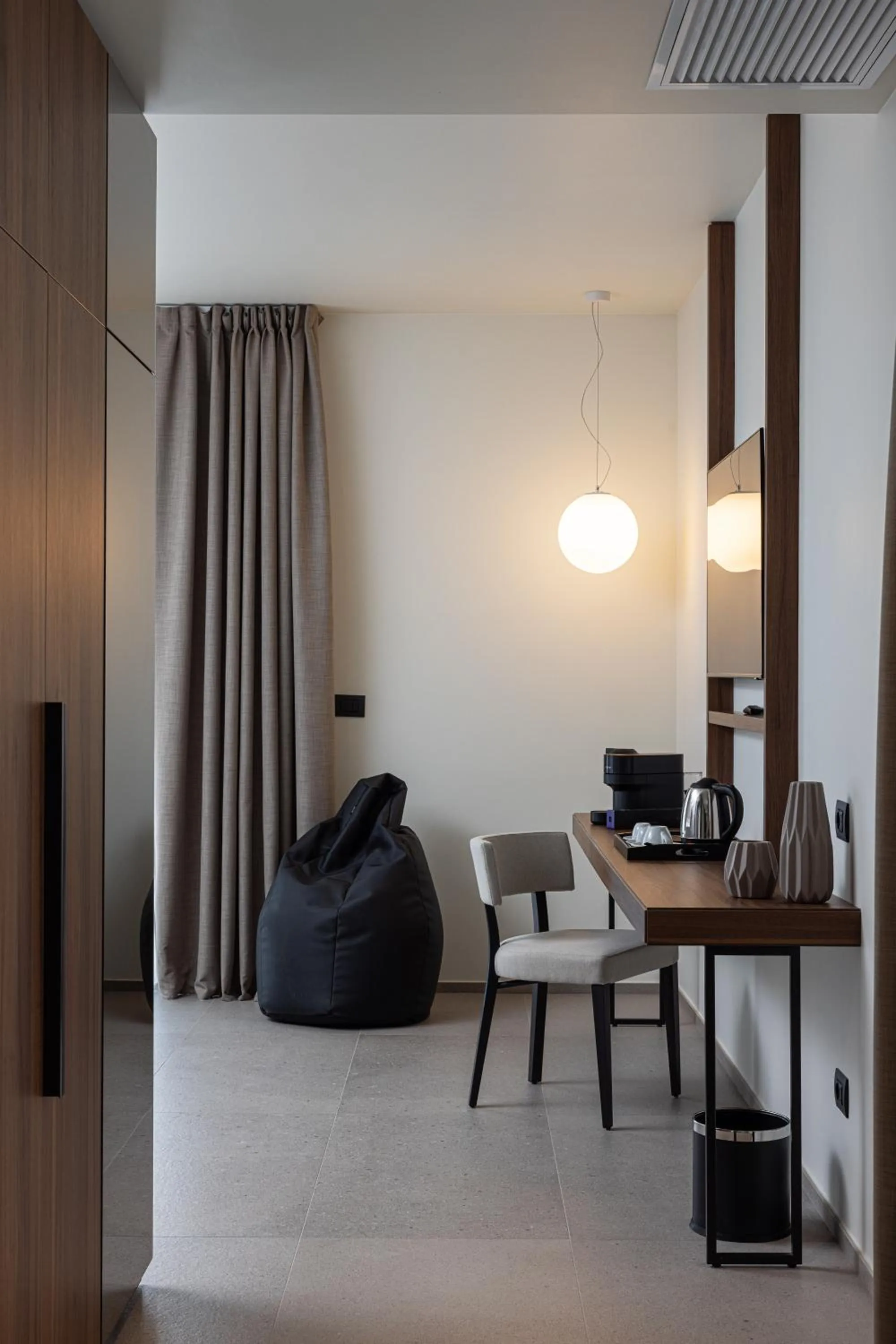 Photo of the whole room in B21 Lifestyle Hotel