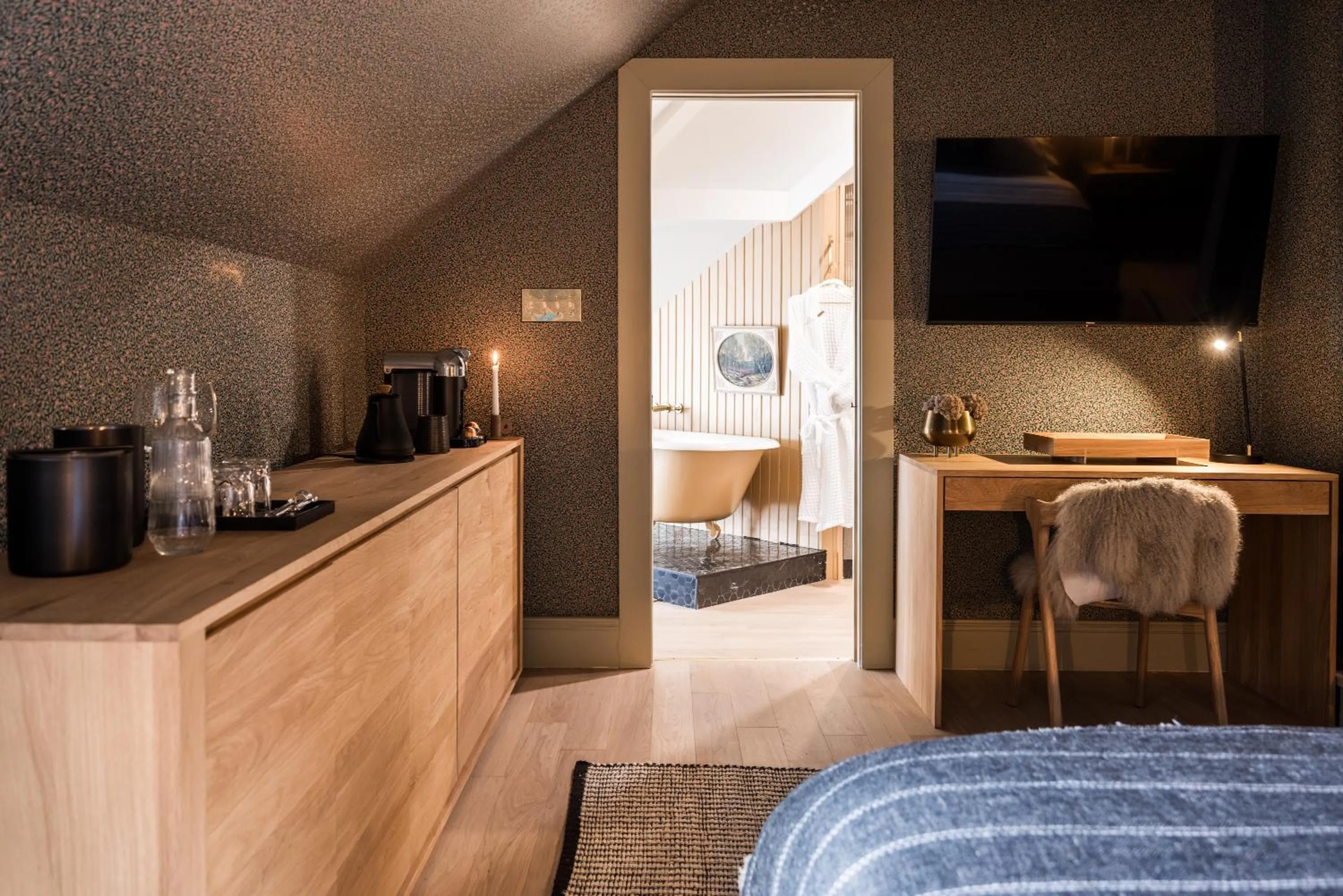 Bathroom, Bed in Dvele Inn