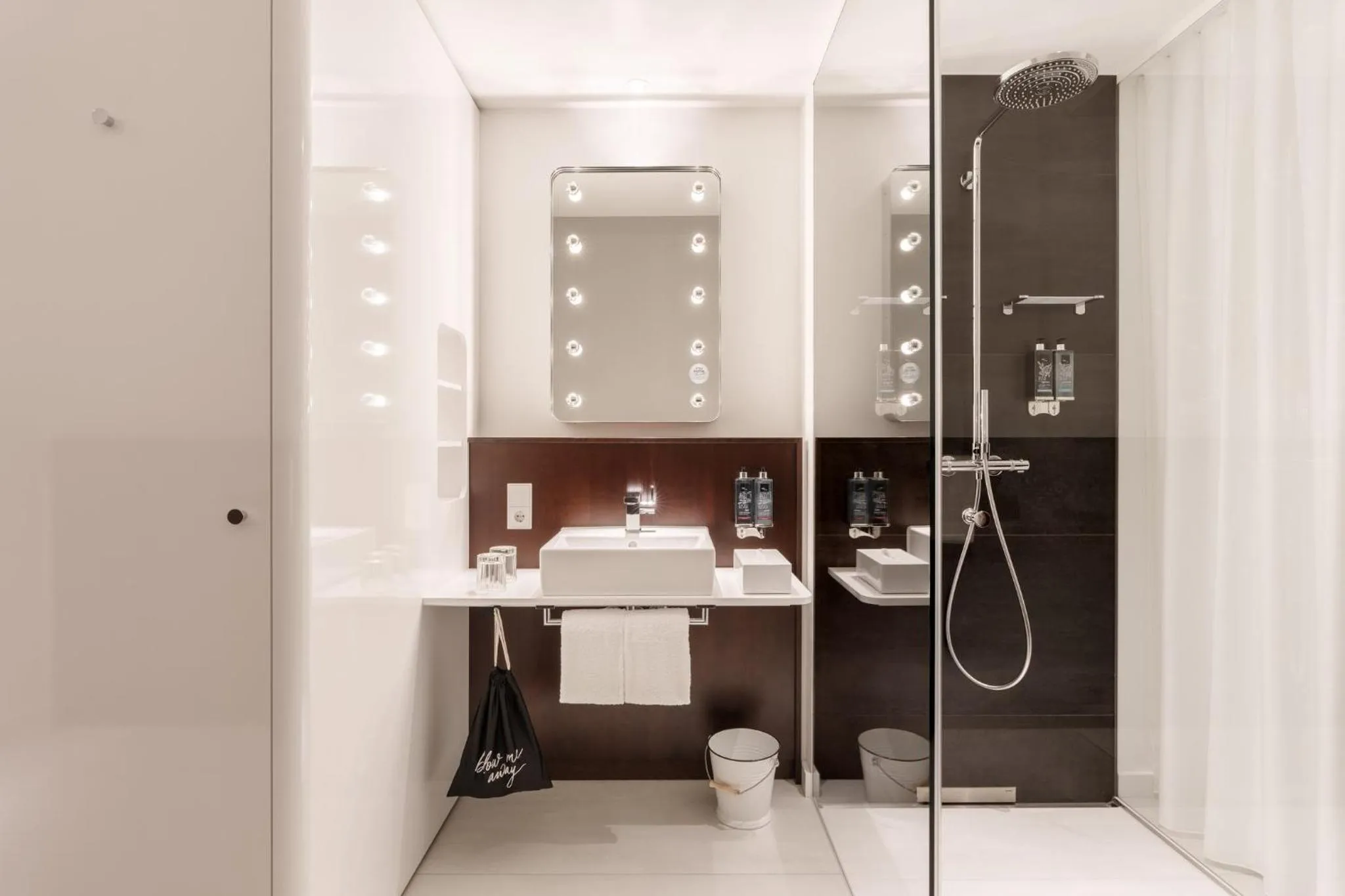 Bathroom in Ruby Hanna Hotel Stuttgart