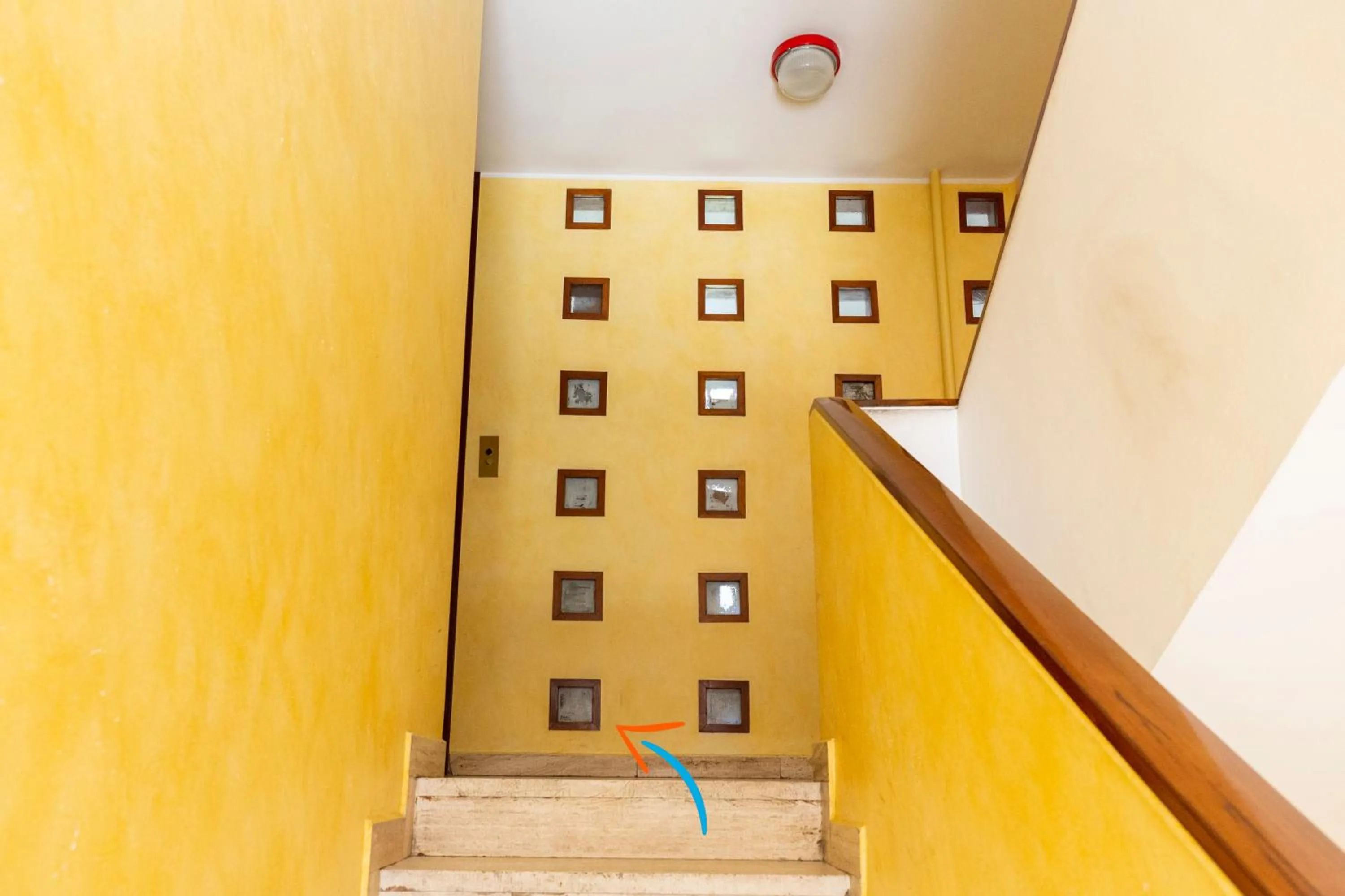 Decorative detail in Twins Apartment - Tolstoj District