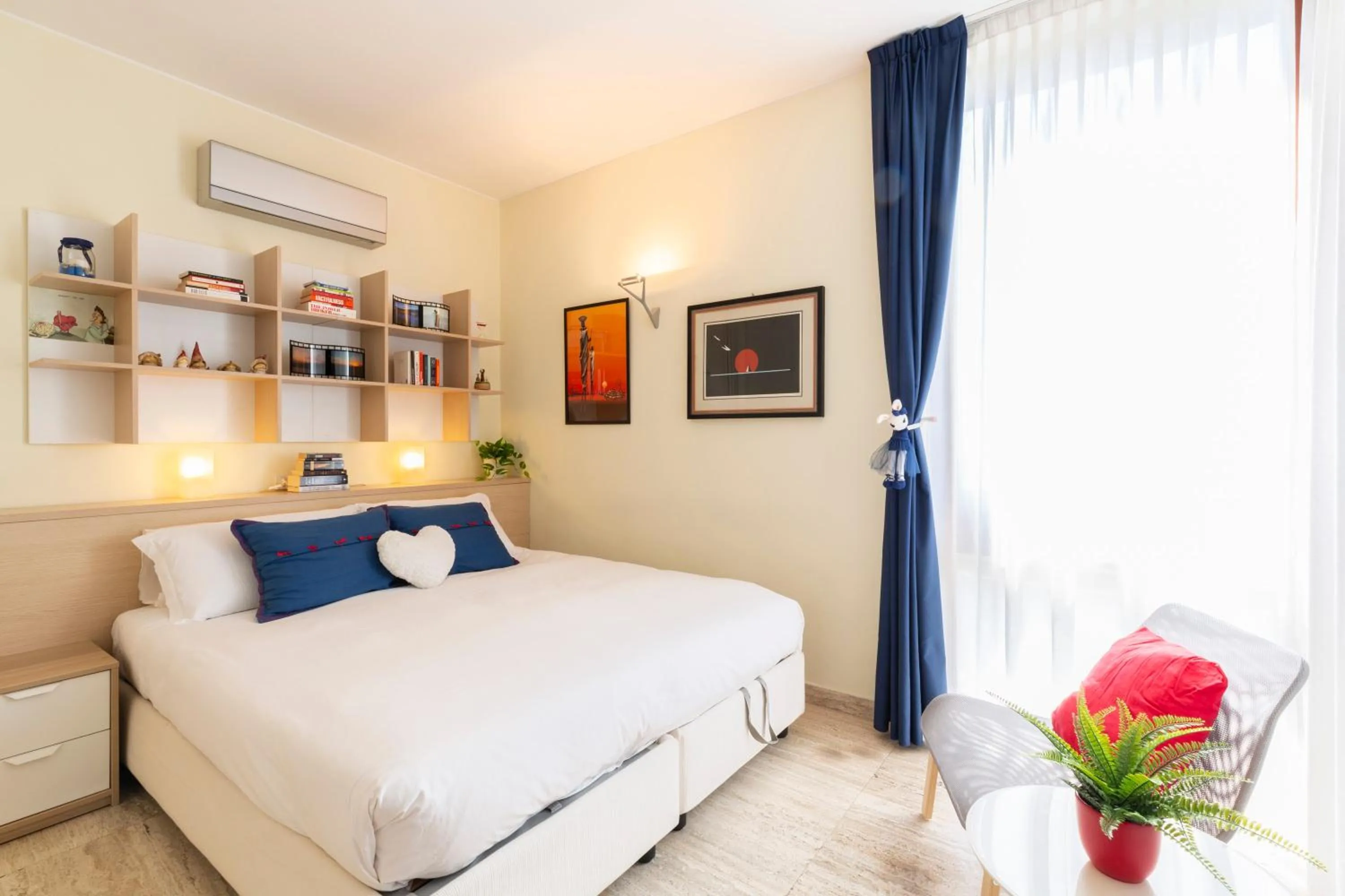 Bedroom, Bed in Twins Apartment - Tolstoj District