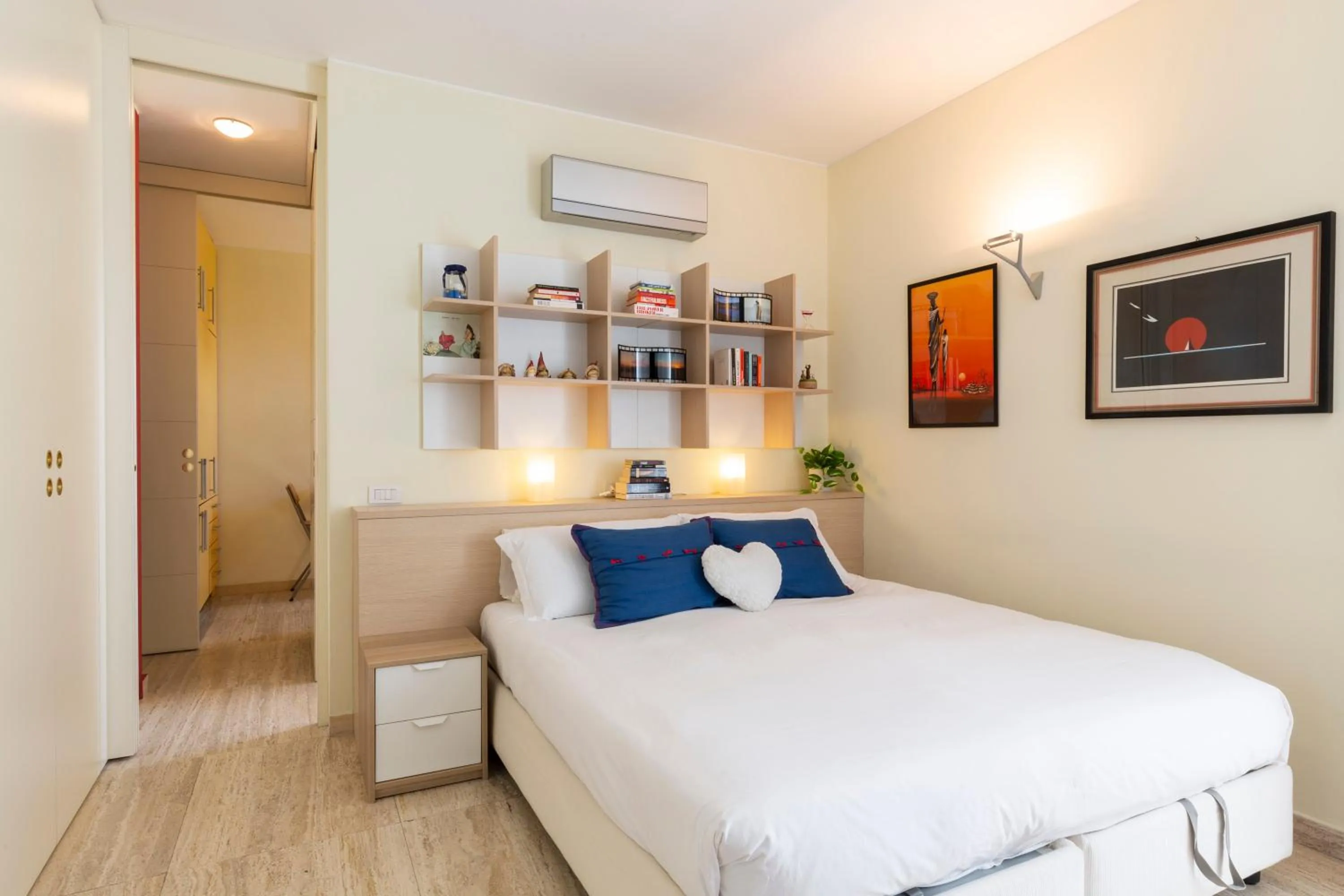 Bedroom, Bed in Twins Apartment - Tolstoj District