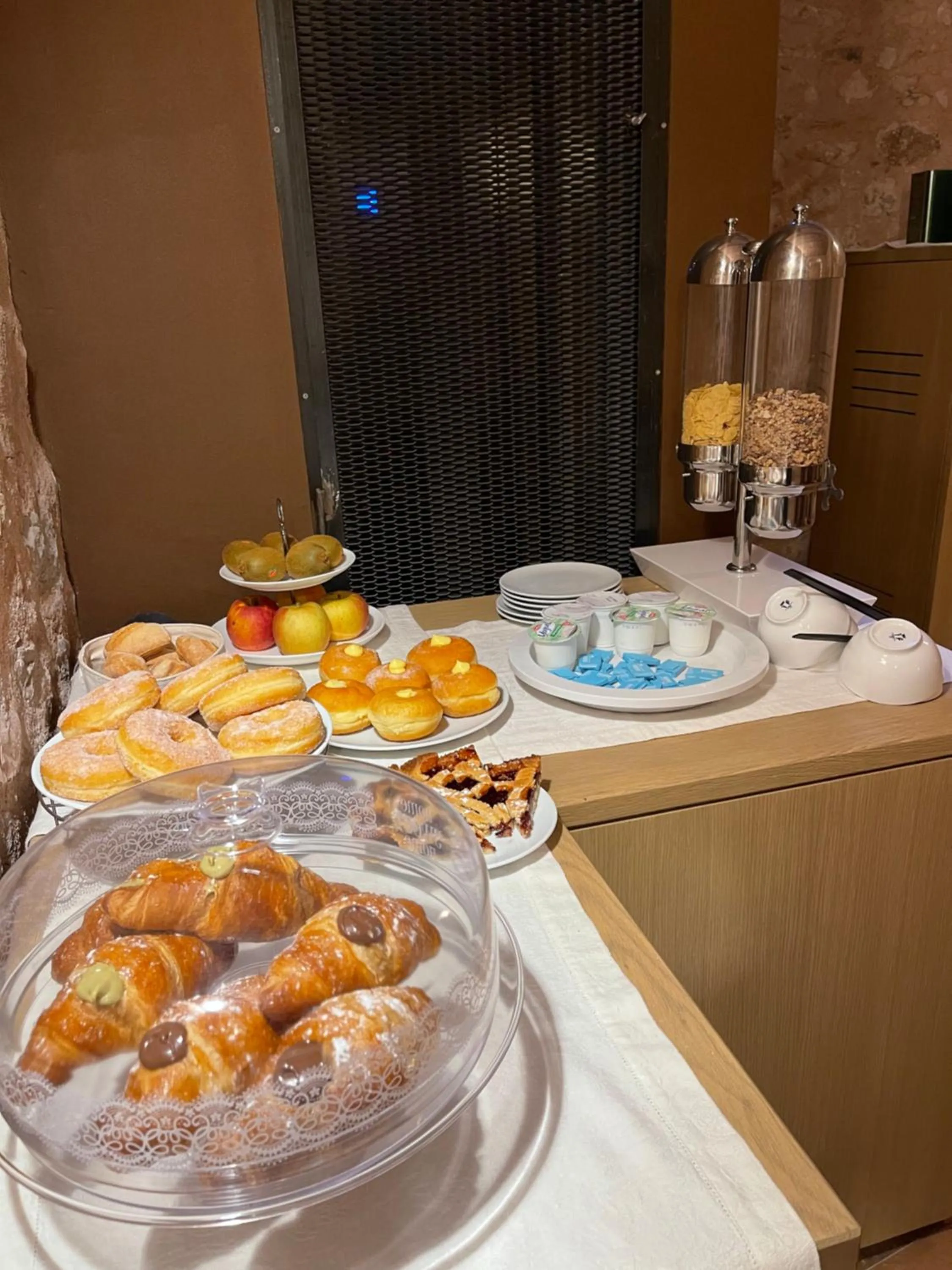 Buffet breakfast in Palazzo Fontana