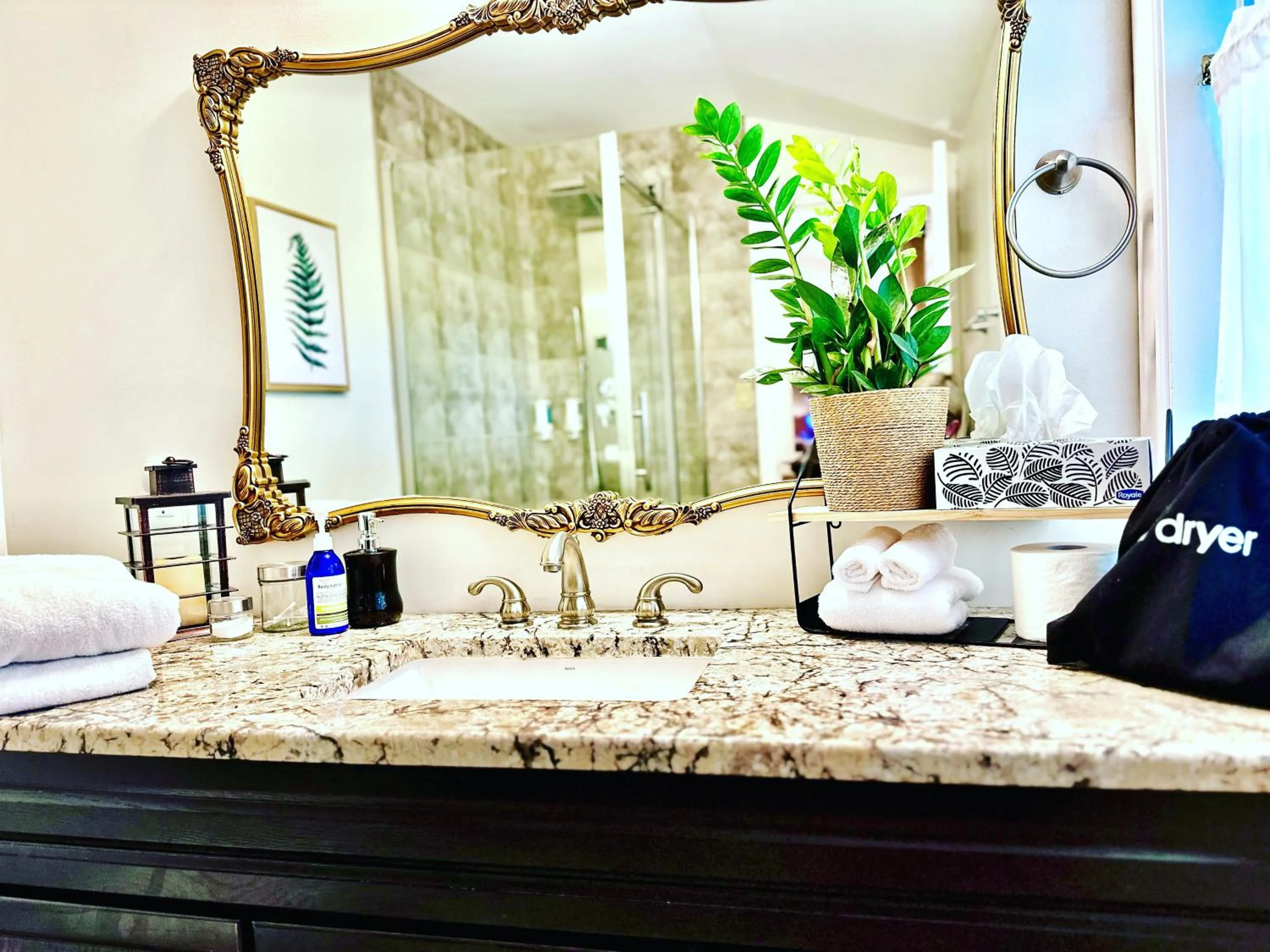 Bathroom in Settlers Suites