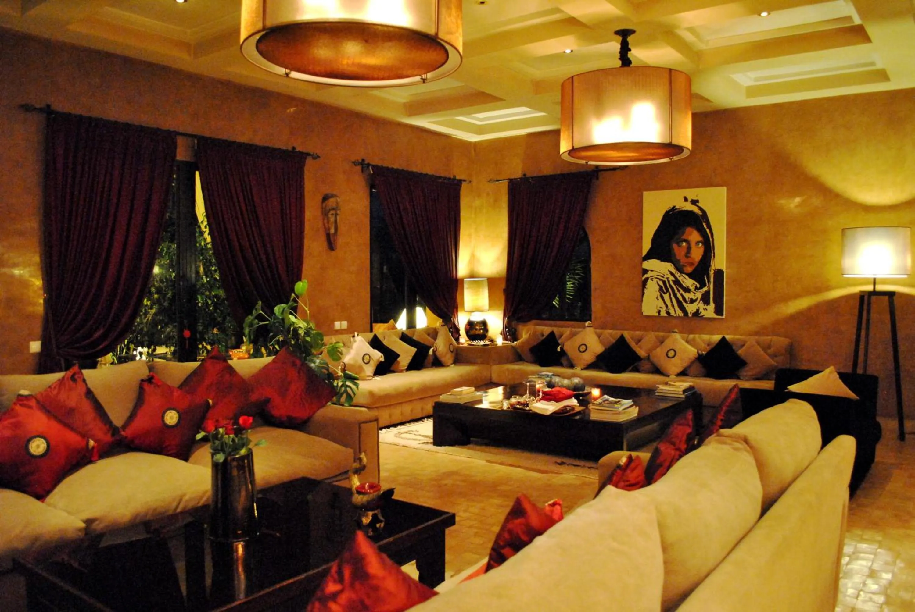 Lounge or bar in Riad Al Mendili Private Resort & Spa