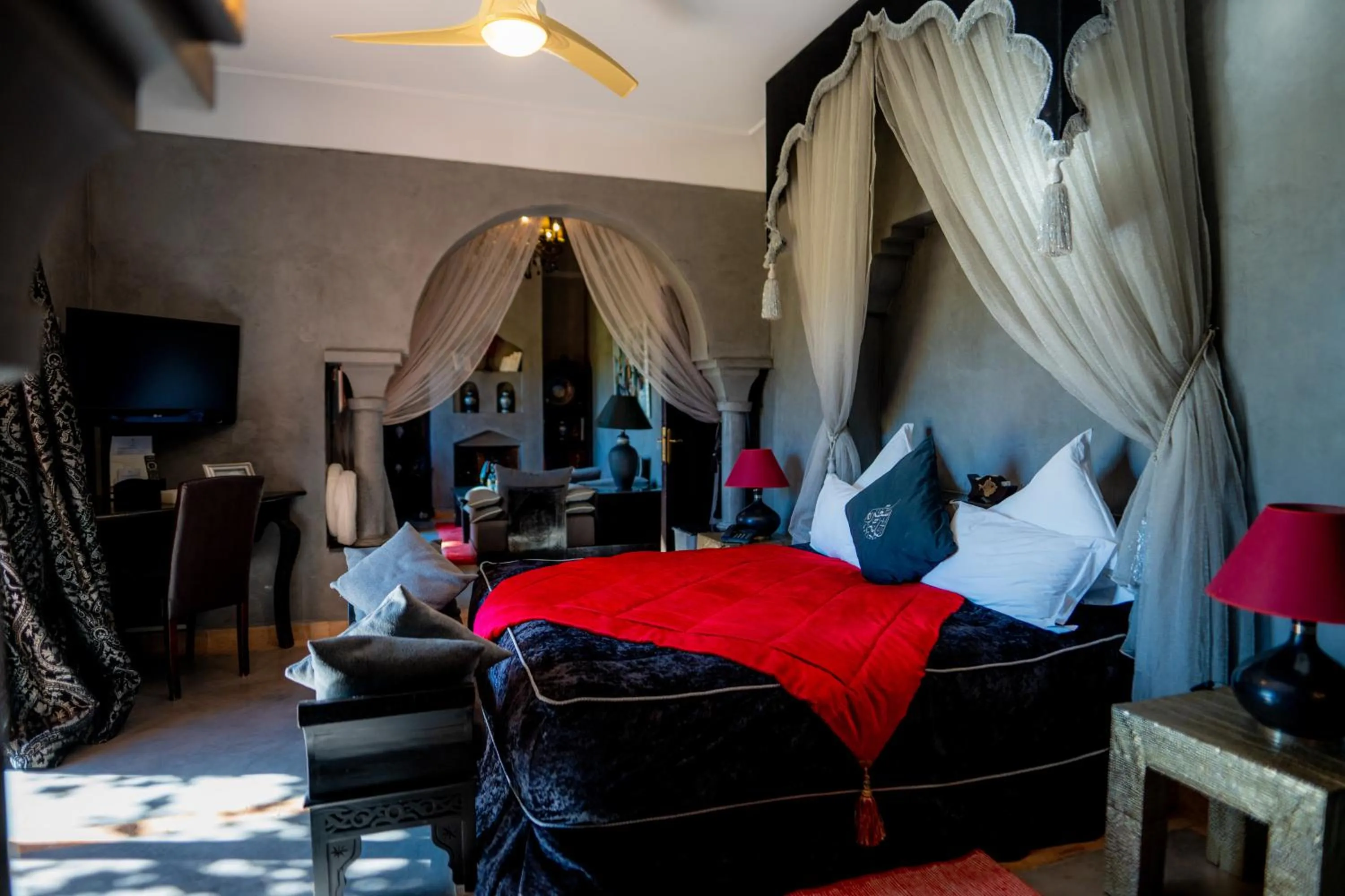 Bed in Riad Al Mendili Private Resort & Spa
