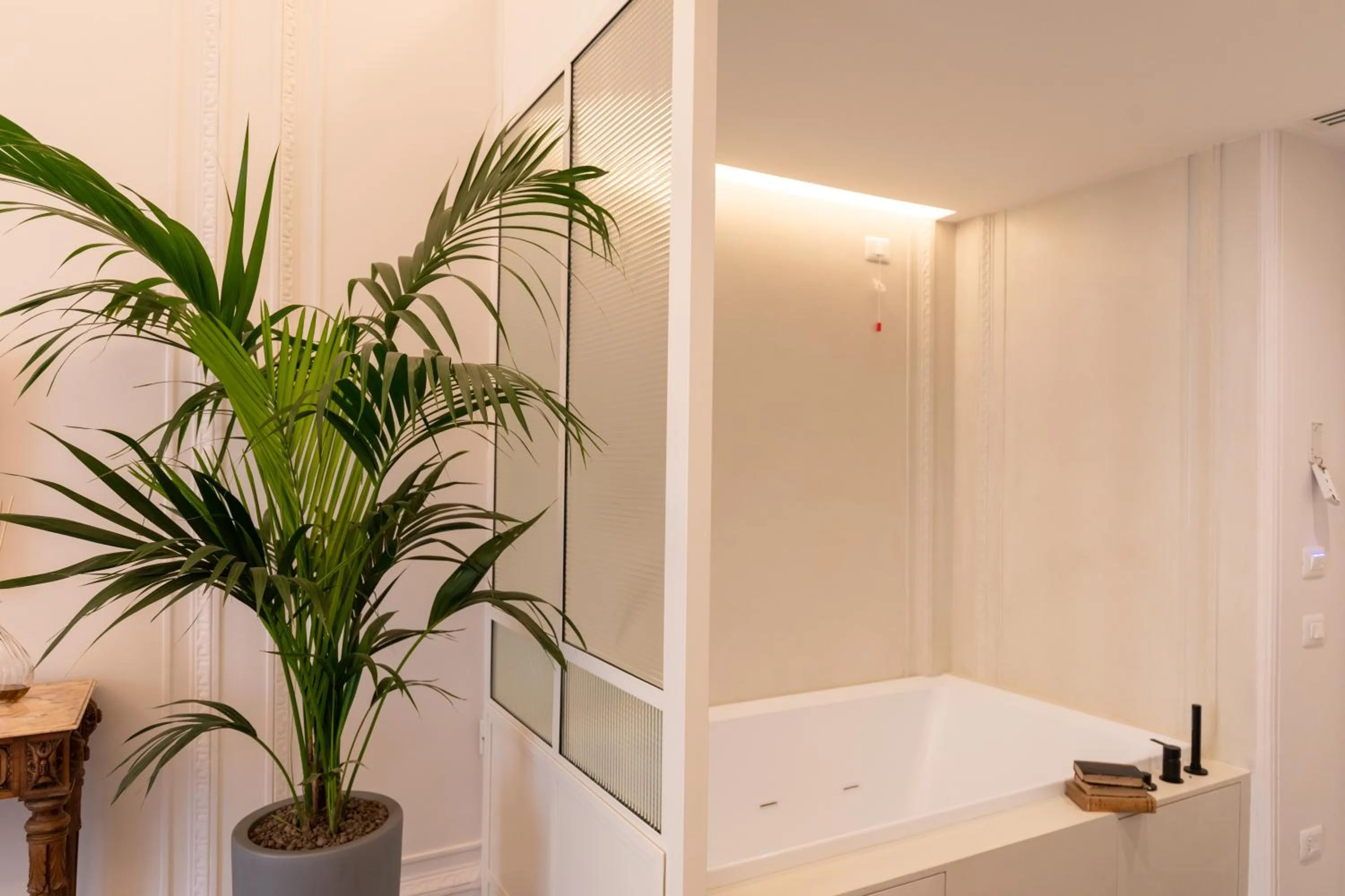 Bath in Artemisia Domus - Giardino