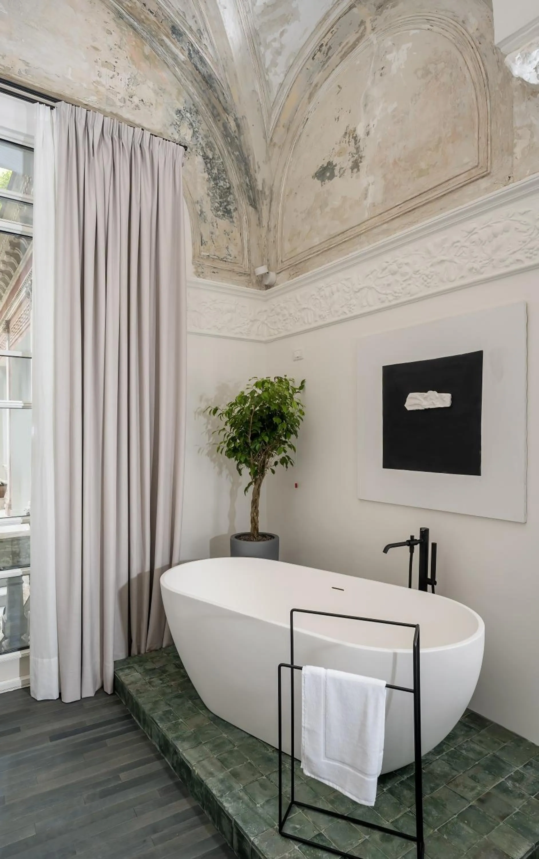 Bath in Artemisia Domus - Giardino