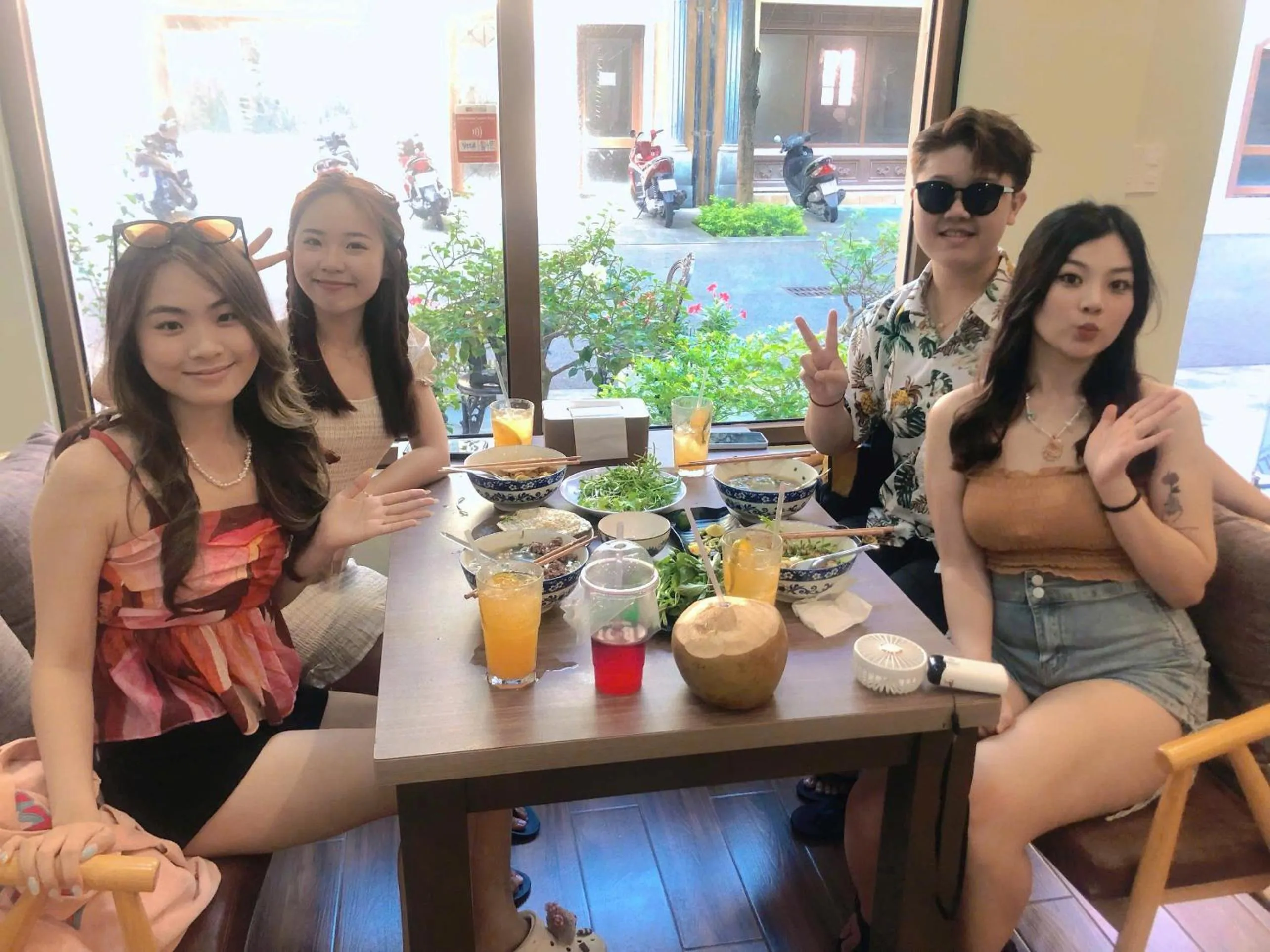 Sea Sunset Hotel Phu Quoc - Welcome to a mixing world of friends