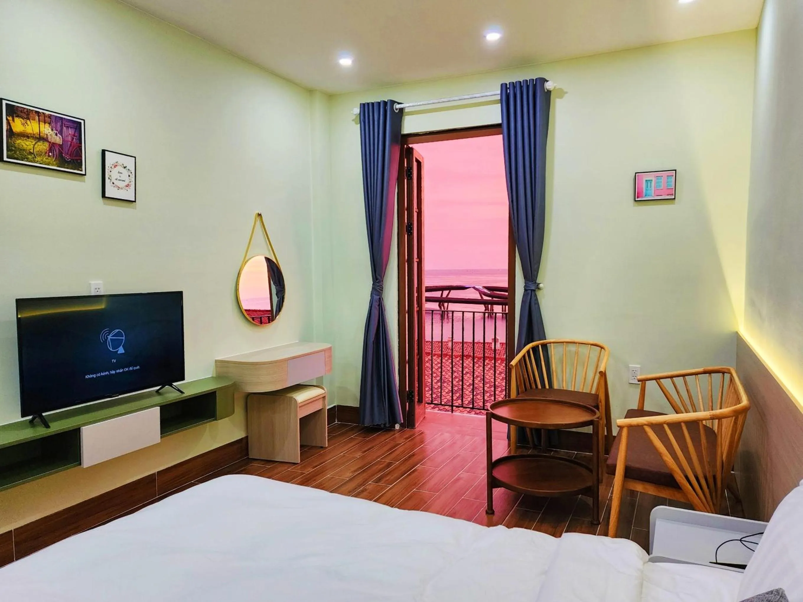 Bed in Sea Sunset Hotel Phu Quoc - Welcome to a mixing world of friends