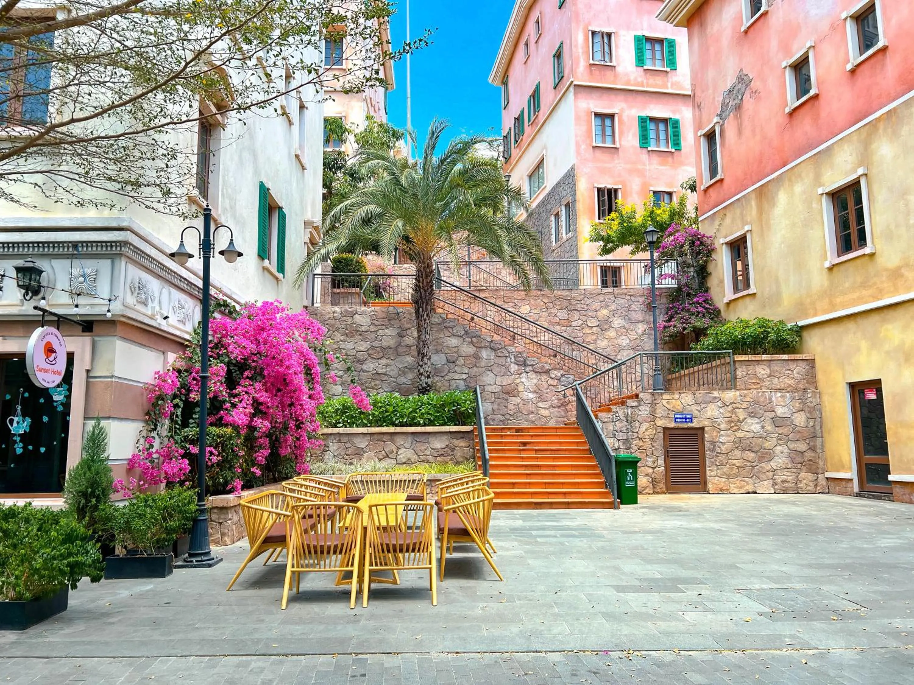 Sea Sunset Hotel Phu Quoc - Welcome to a mixing world of friends