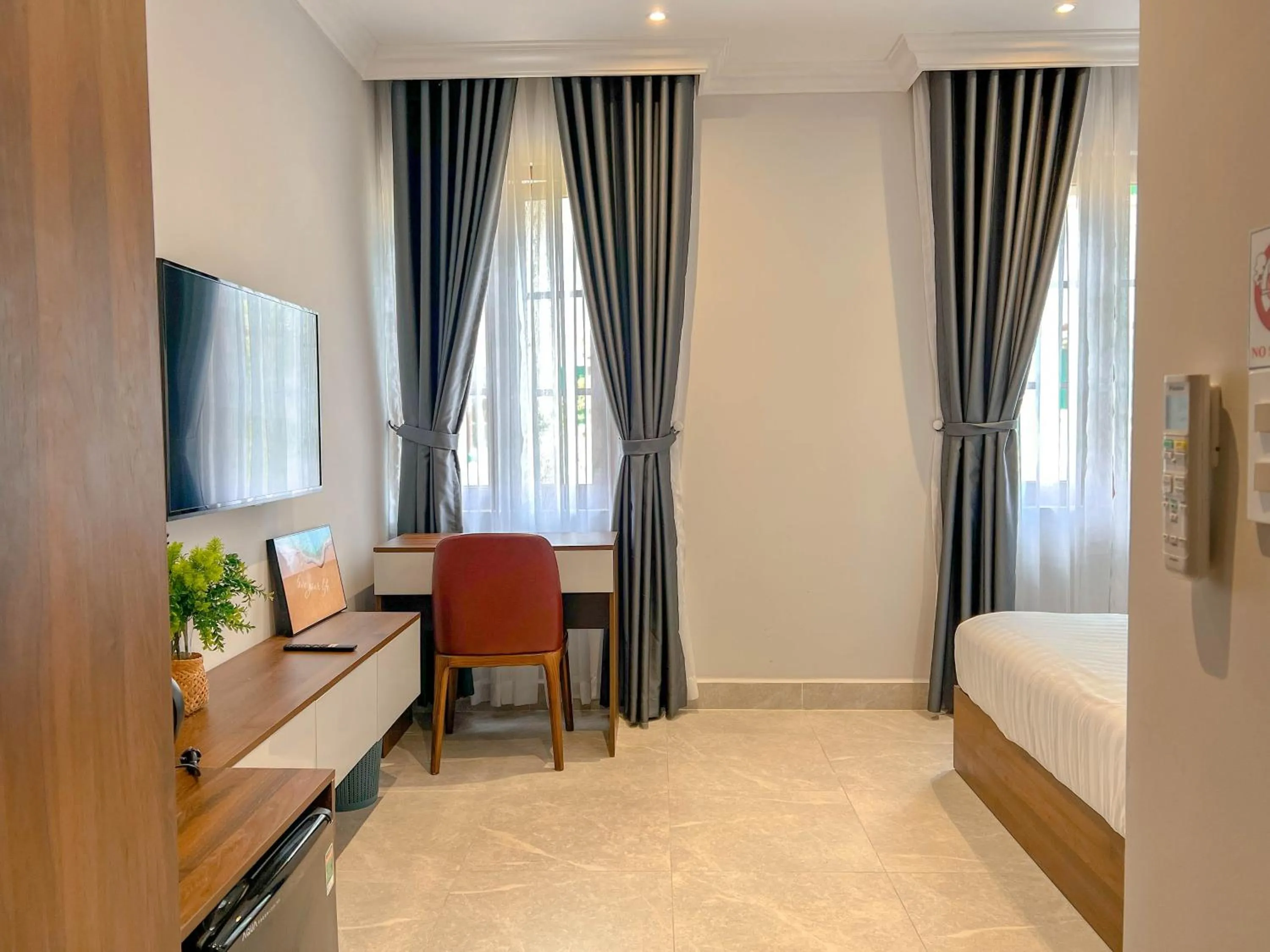 Bed in Sea Sunset Hotel Phu Quoc - Welcome to a mixing world of friends