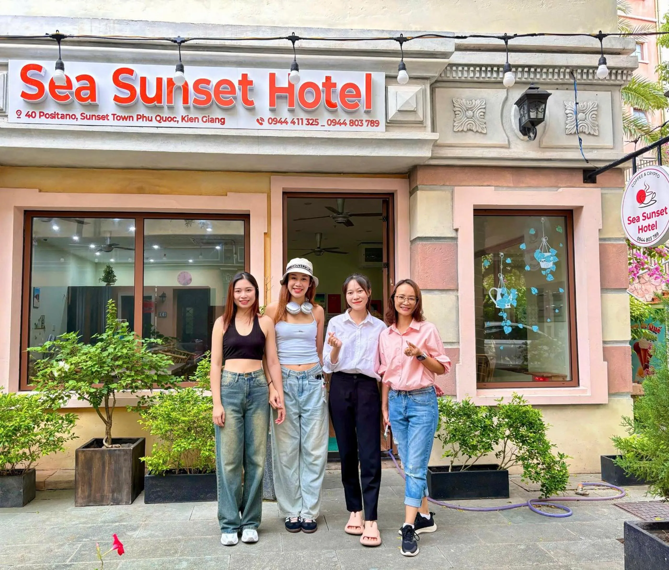 Sea Sunset Hotel Phu Quoc - Welcome to a mixing world of friends