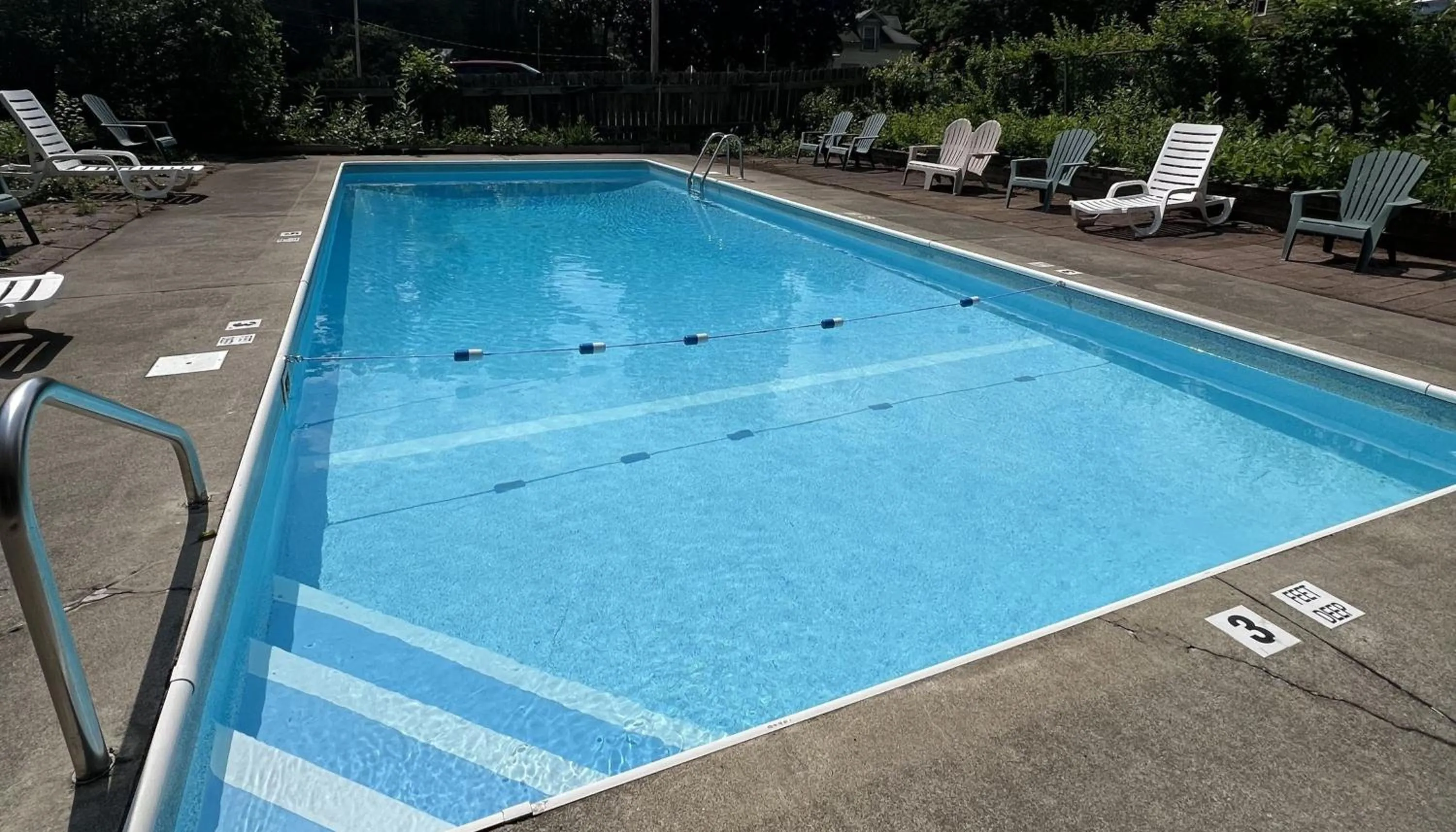 Swimming pool in Motel Luzerne