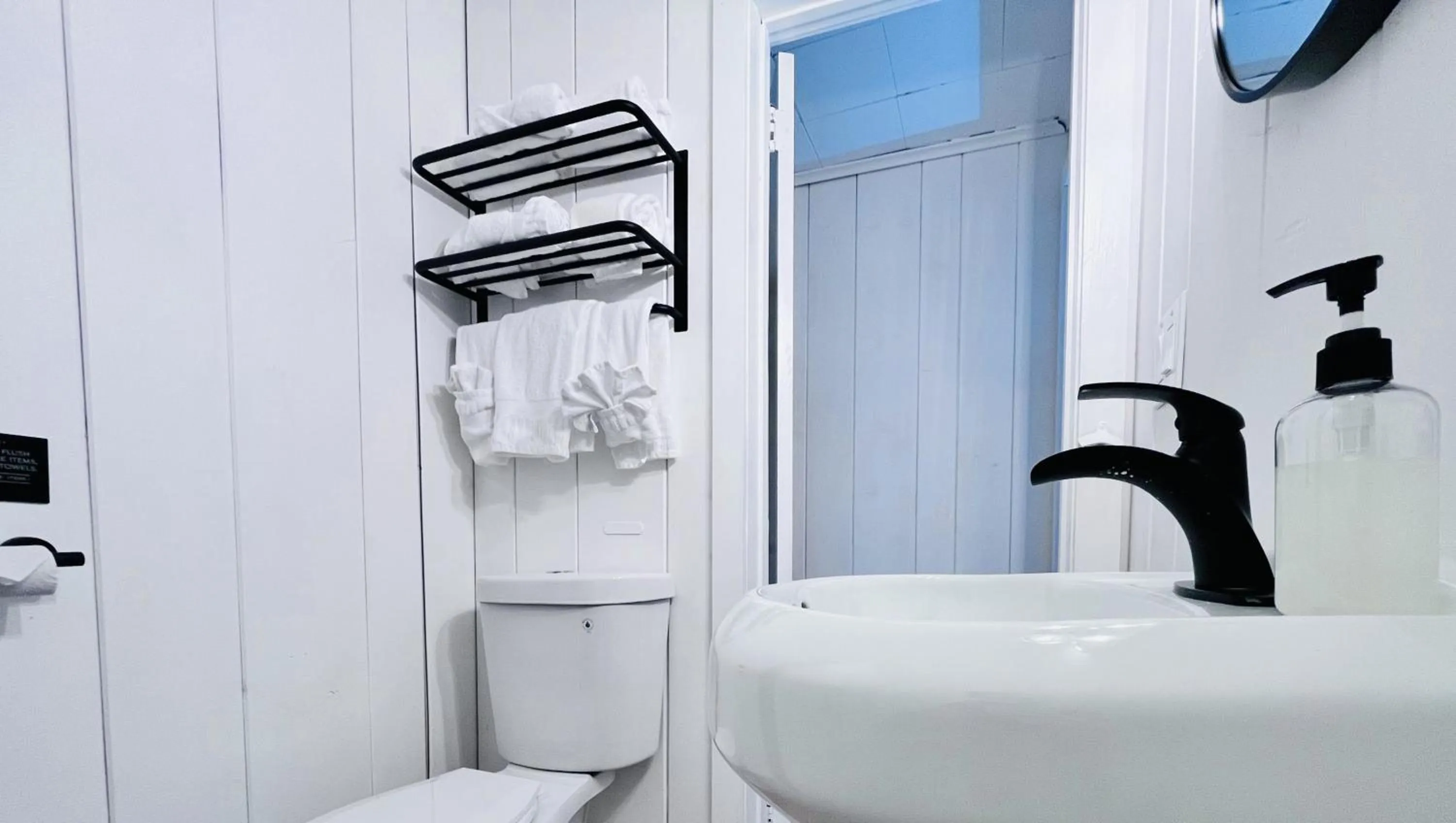 Bathroom in Motel Luzerne