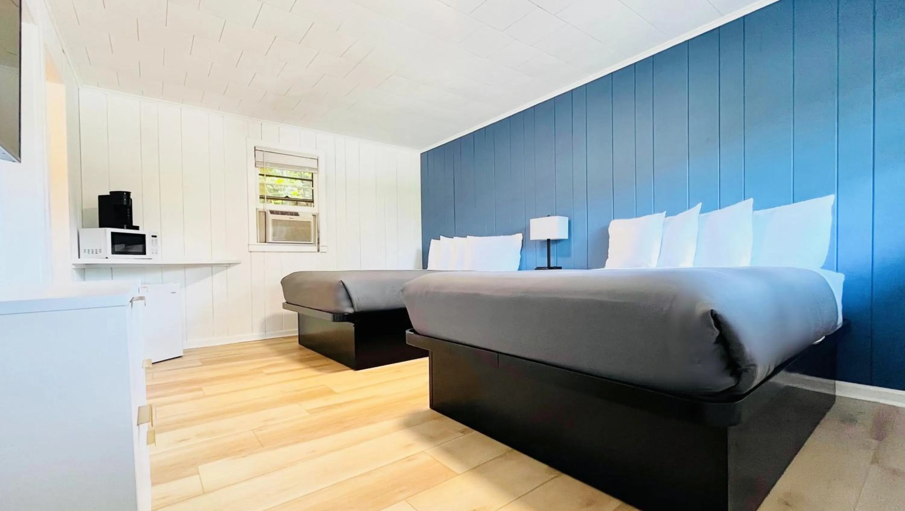 Photo of the whole room, Bed in Motel Luzerne