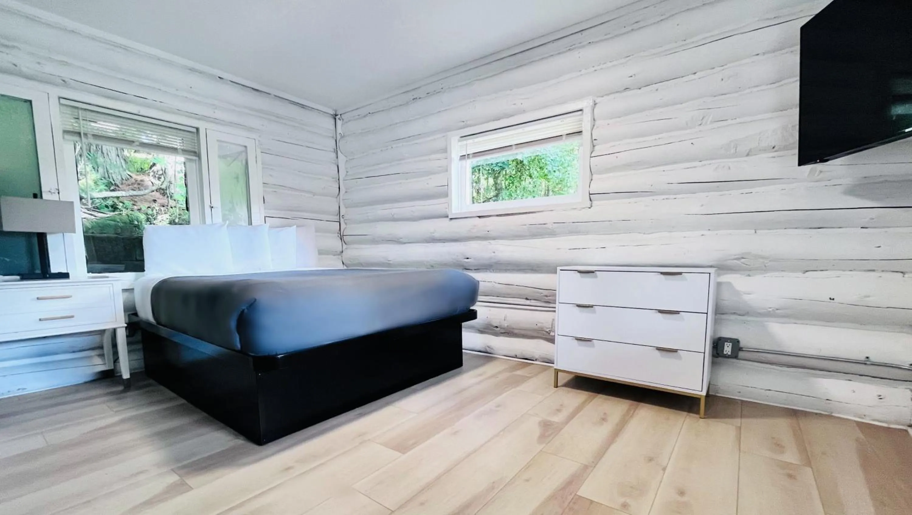 Photo of the whole room, Bed in Motel Luzerne