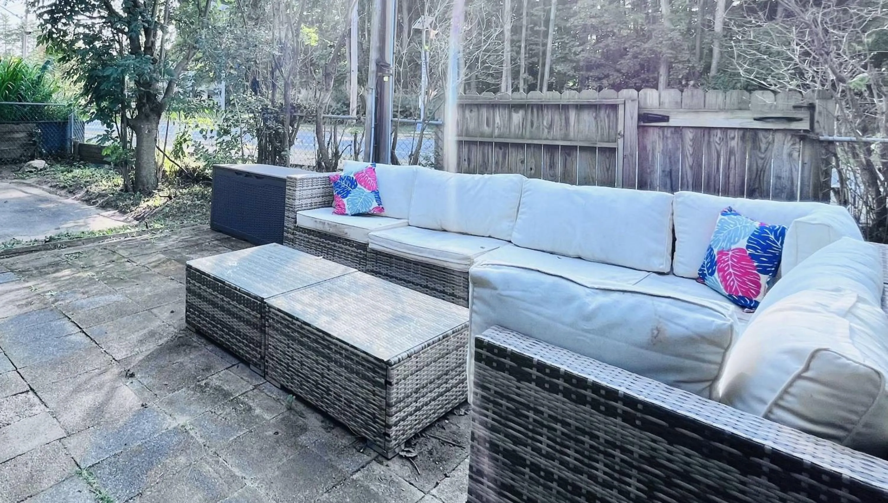 Logo/Certificate/Sign in Motel Luzerne