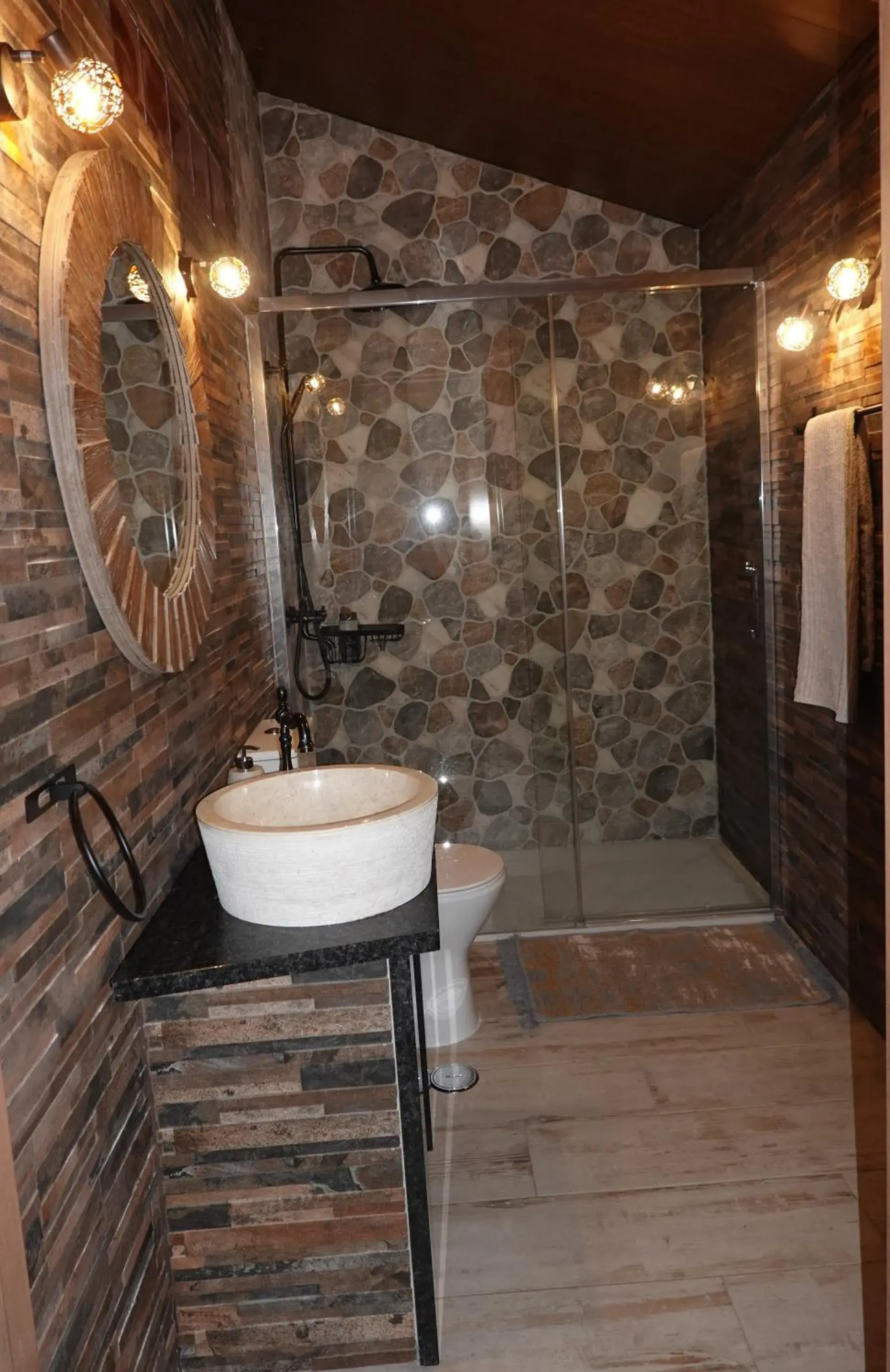 Queen Suite with Spa Bath - single occupancy in Aladin Comfort Country Rooms Queen Suite with Spa Bath - single occupancy in Aladin Comfort Country Rooms