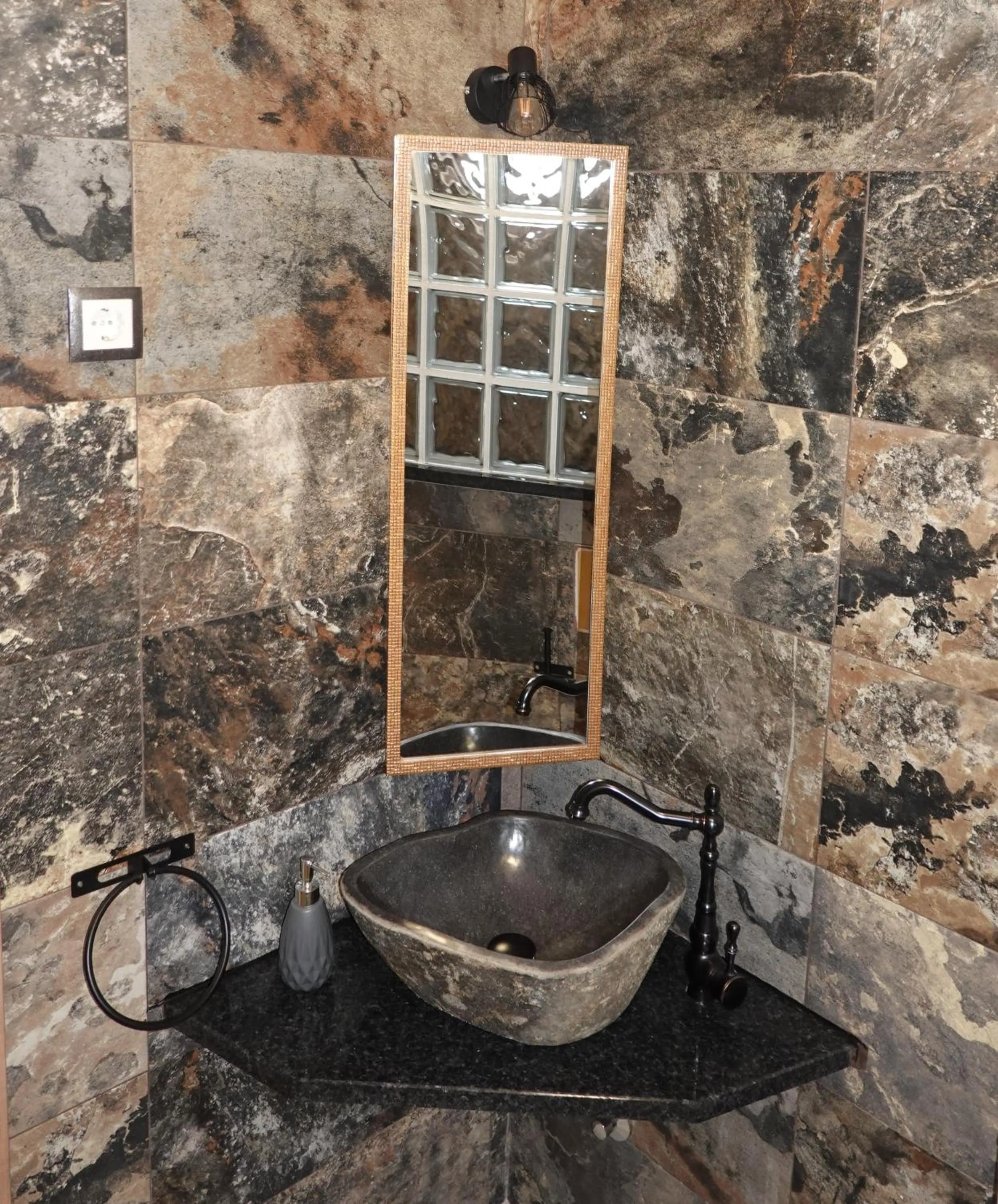 Bathroom in Aladin Comfort Country Rooms