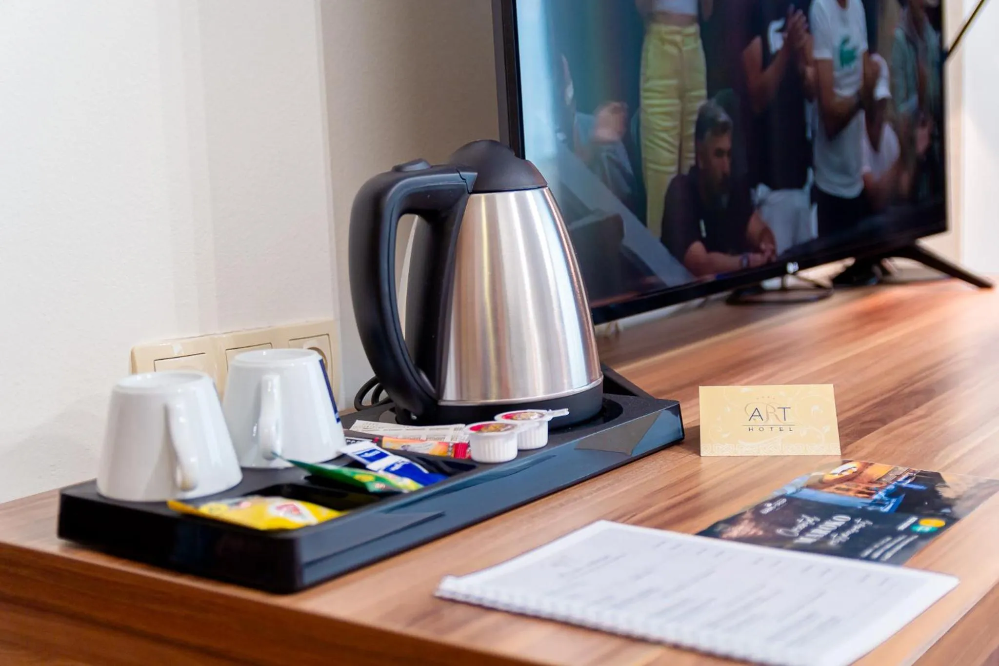 Coffee/tea facilities in Hotel Art