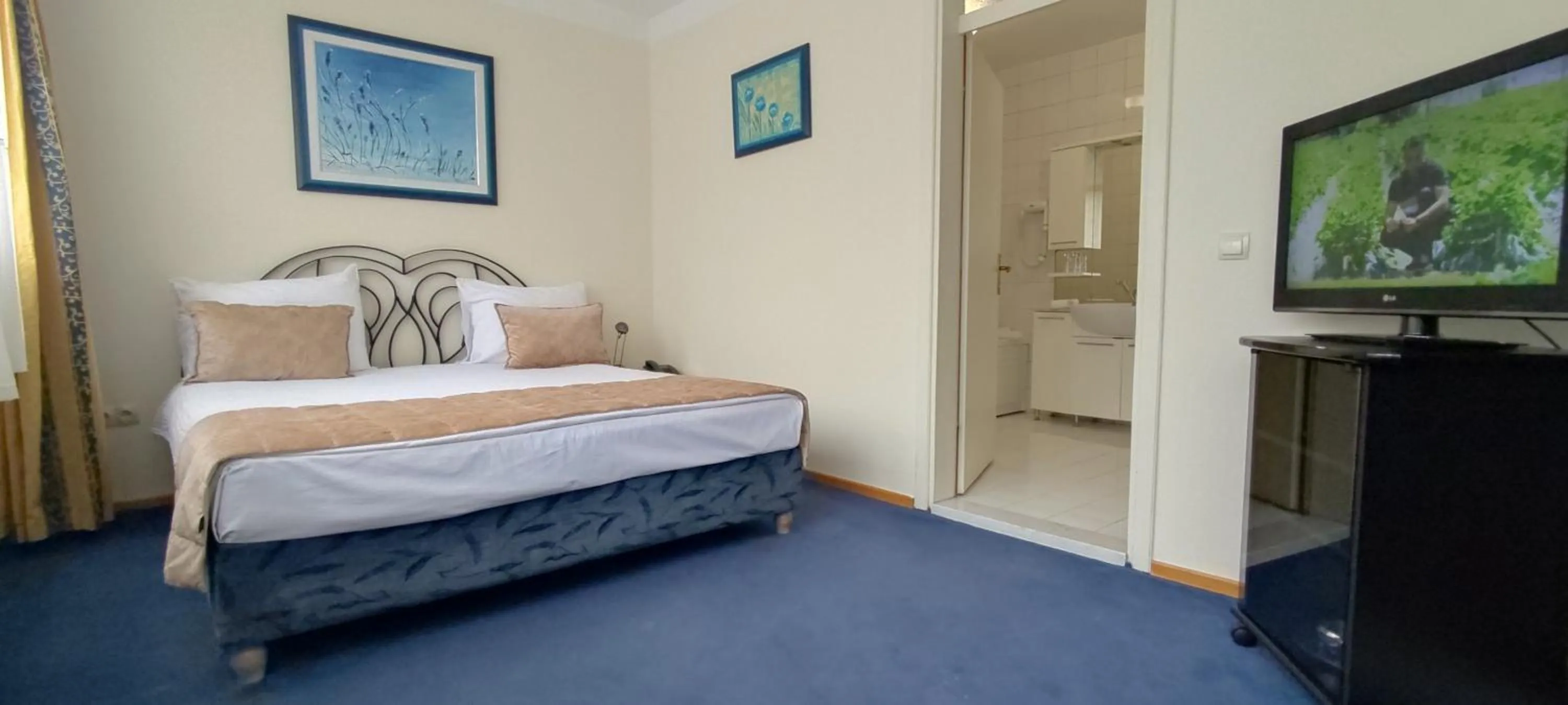 Bedroom, Bed in Hotel Art