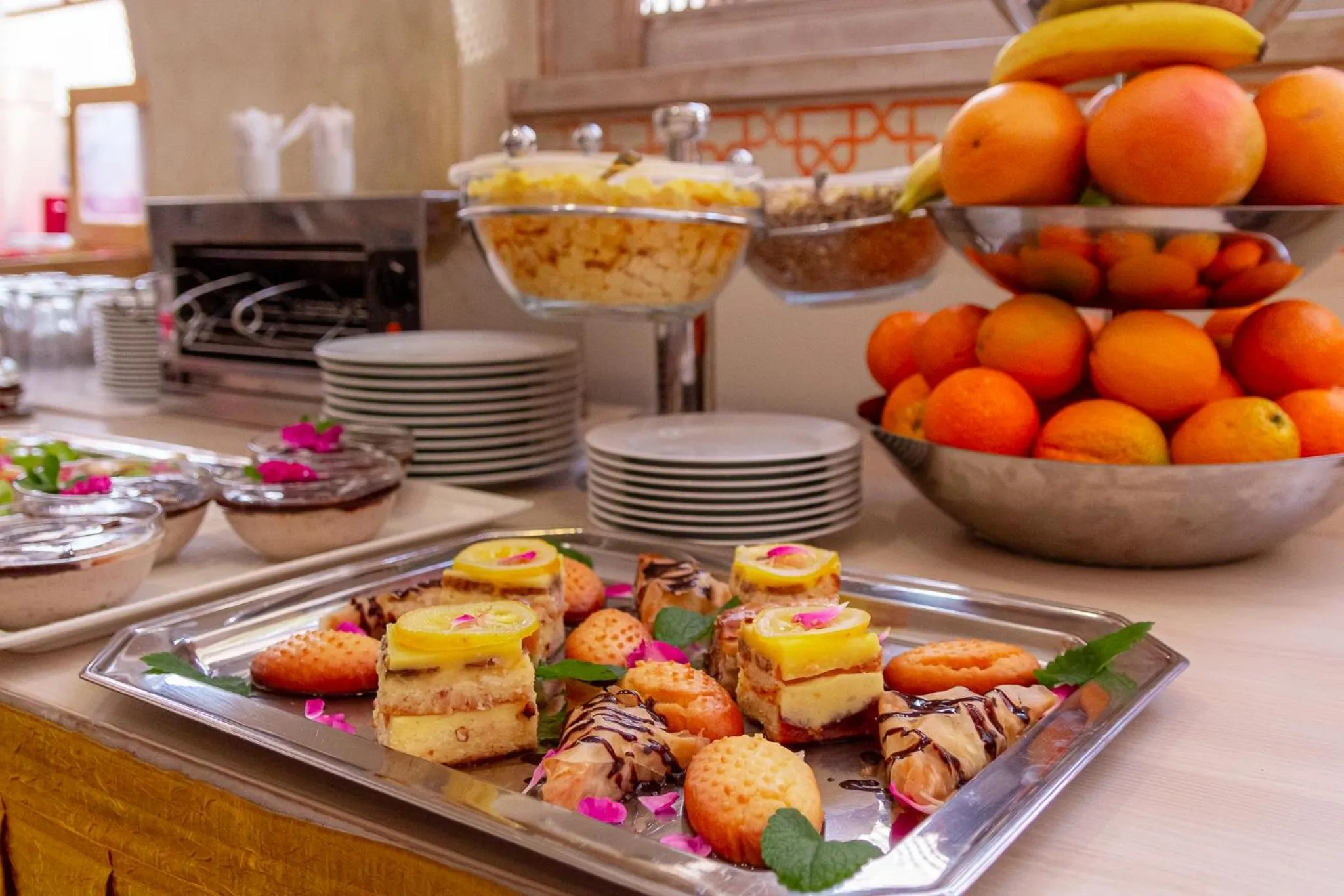 Restaurant/places to eat in Hotel Art