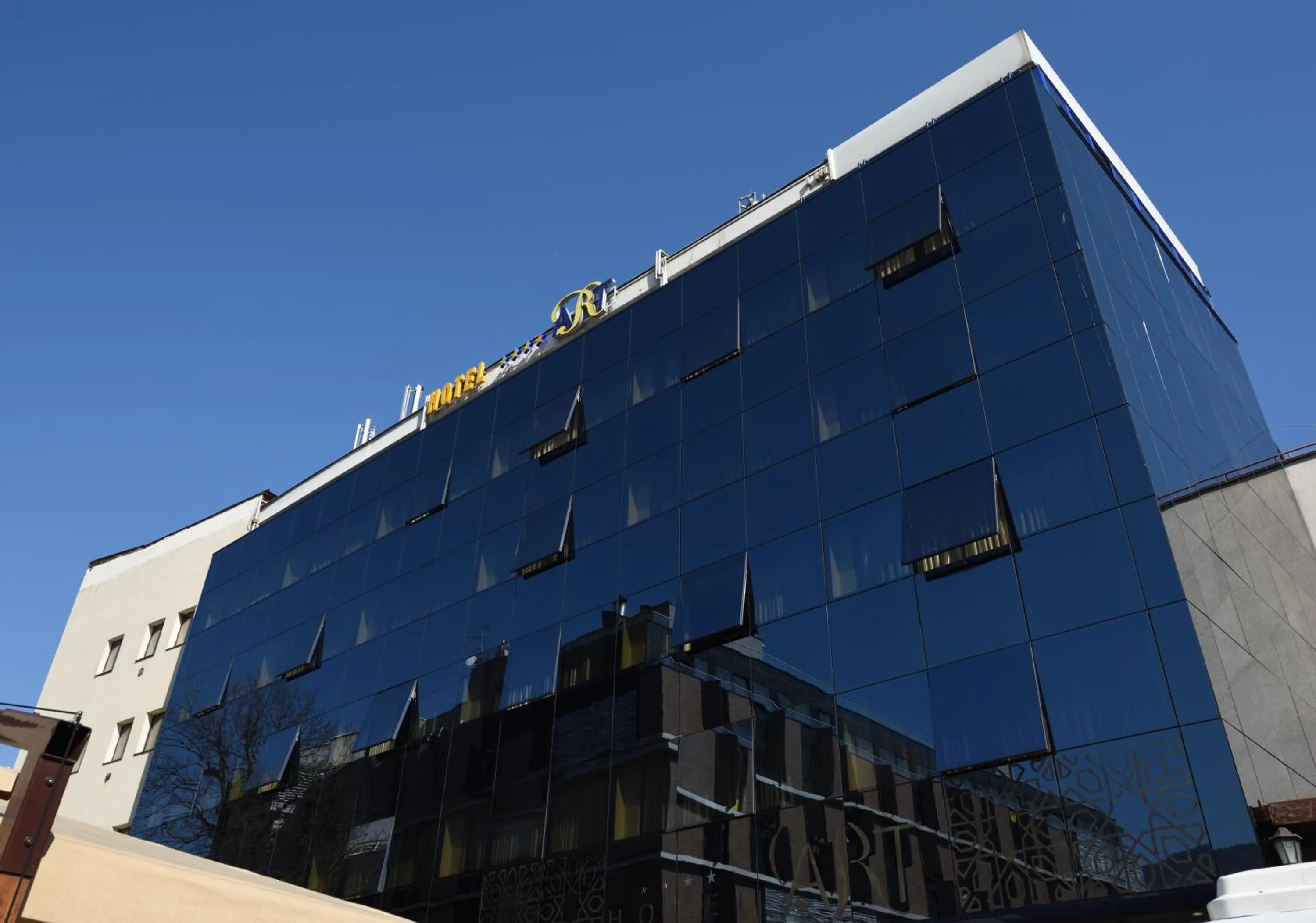 Facade/entrance in Hotel Art