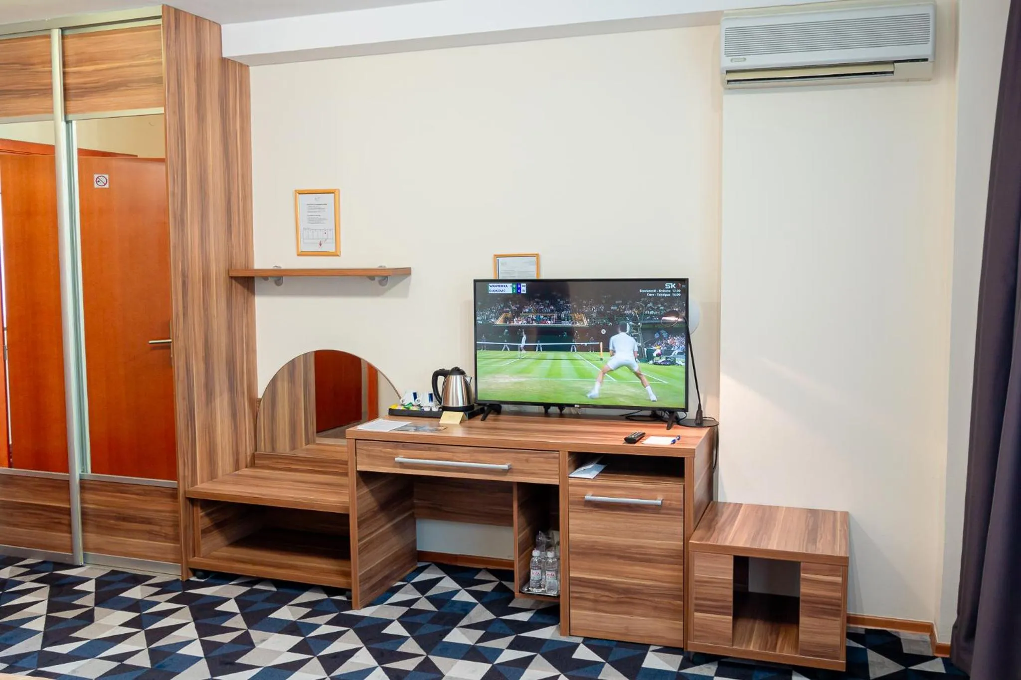 TV and multimedia in Hotel Art