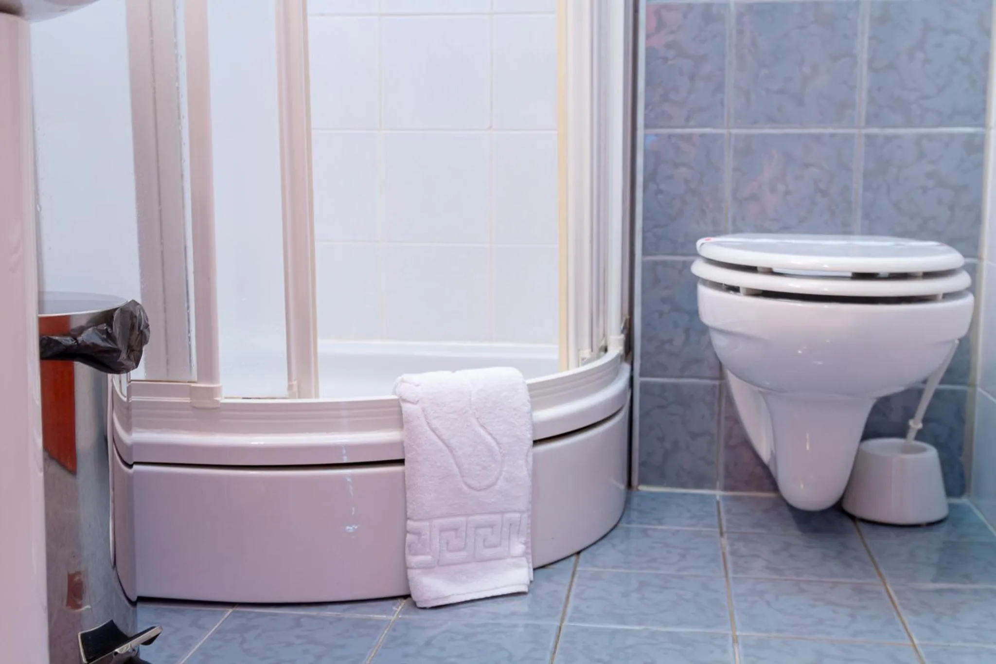 Bathroom in Hotel Art