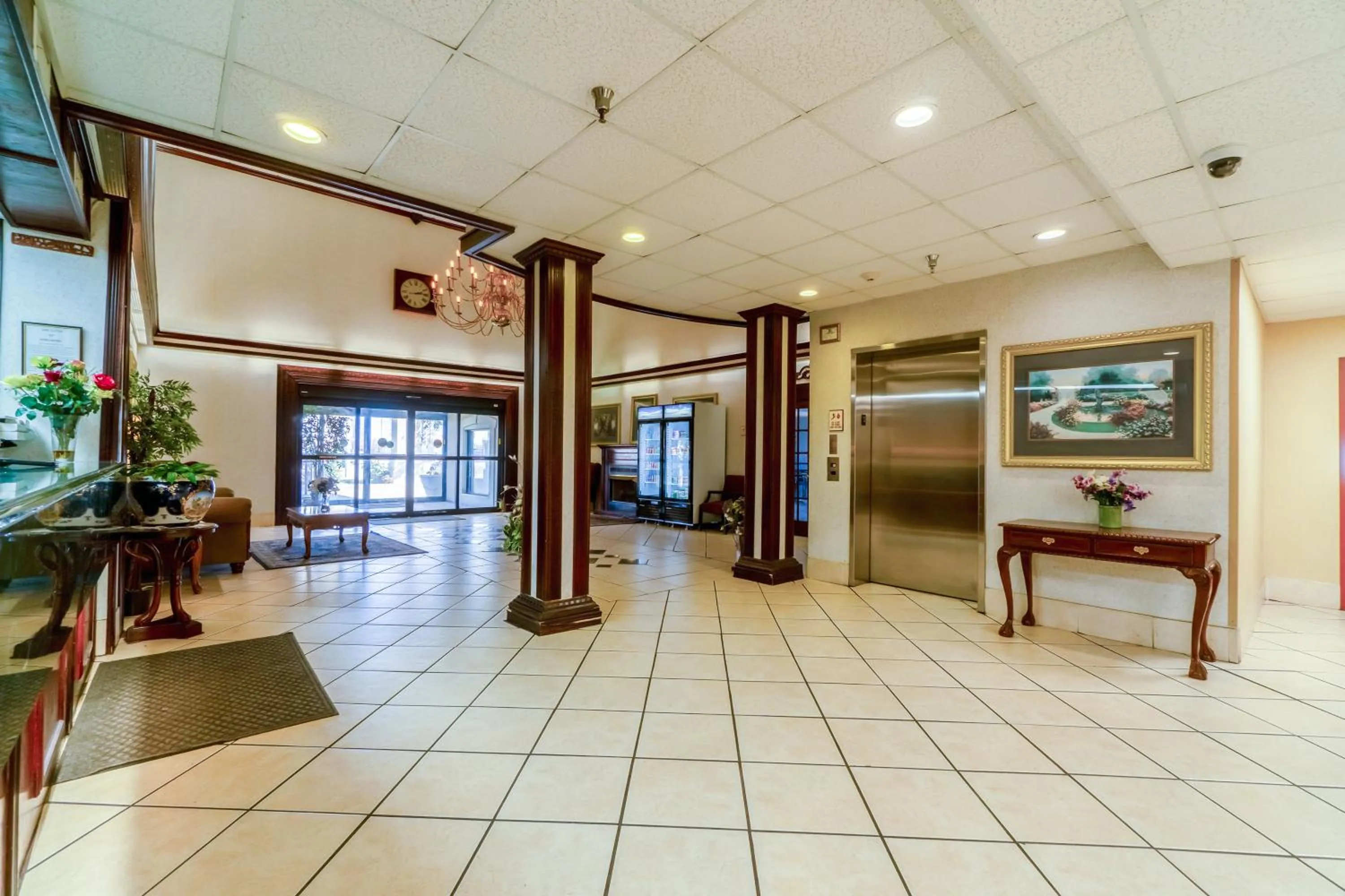 Lobby or reception in Ark Suites By OYO Jonesboro I-555