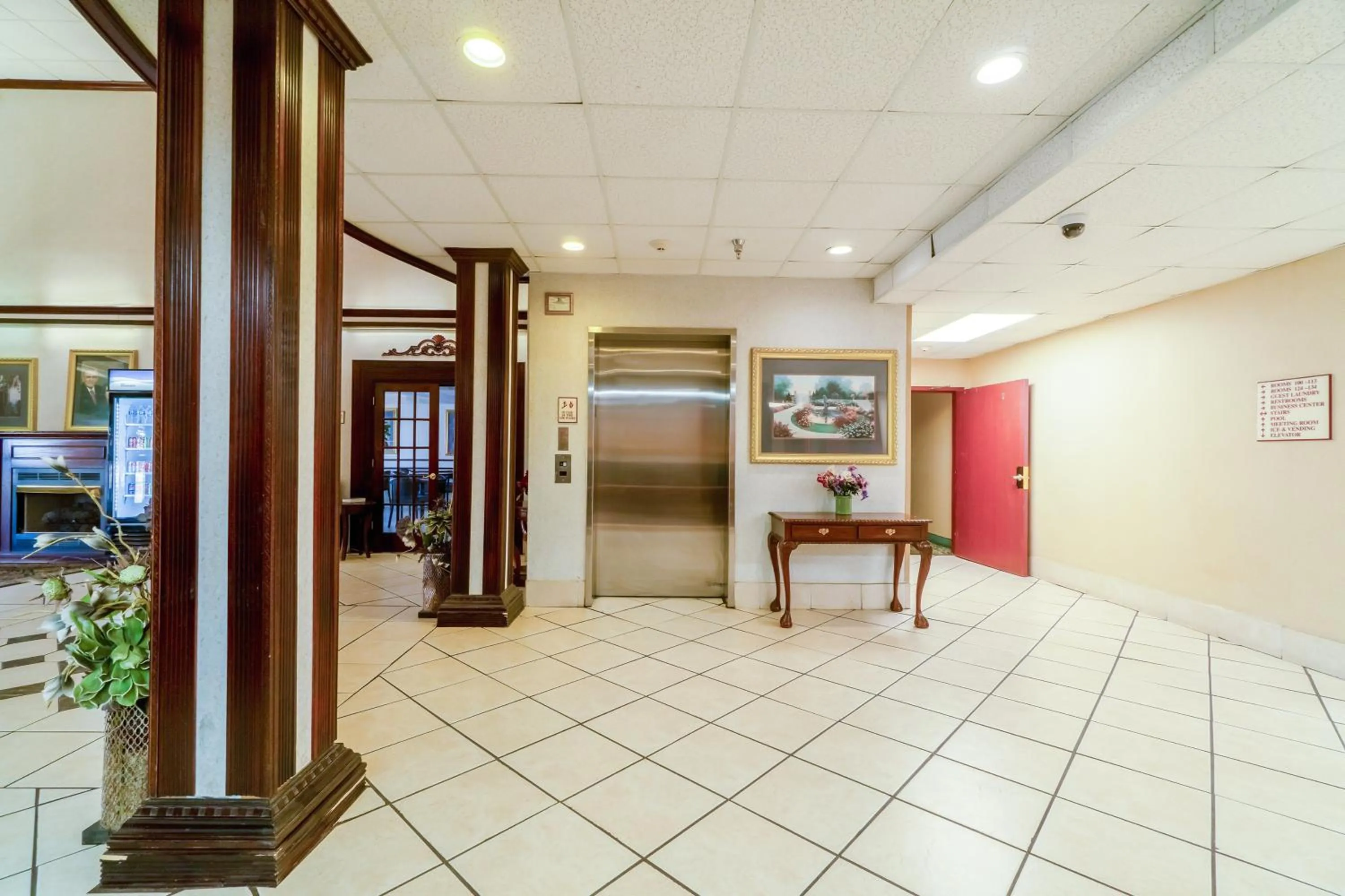 Lobby or reception in Ark Suites By OYO Jonesboro I-555