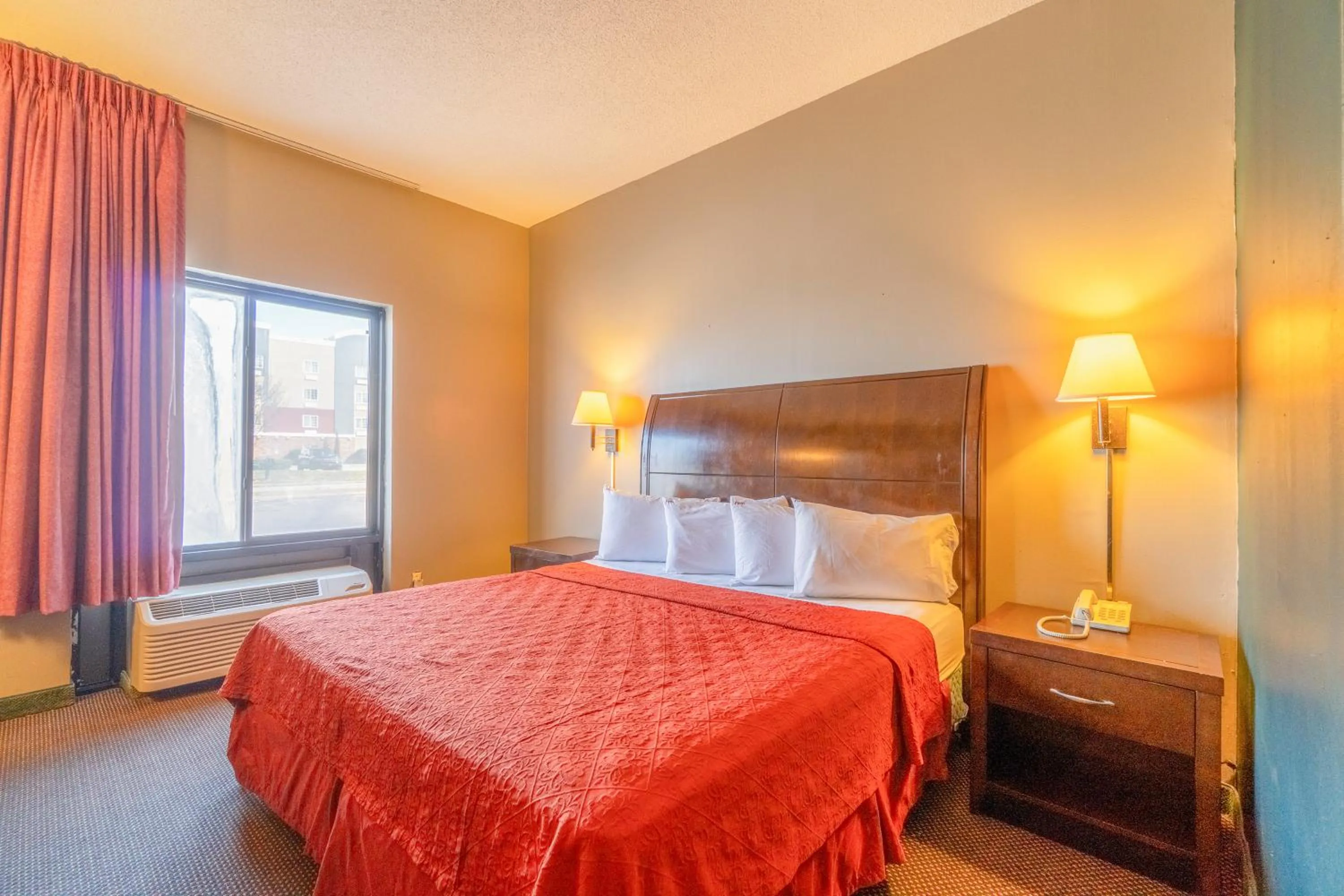 Bedroom, Bed in Ark Suites By OYO Jonesboro I-555