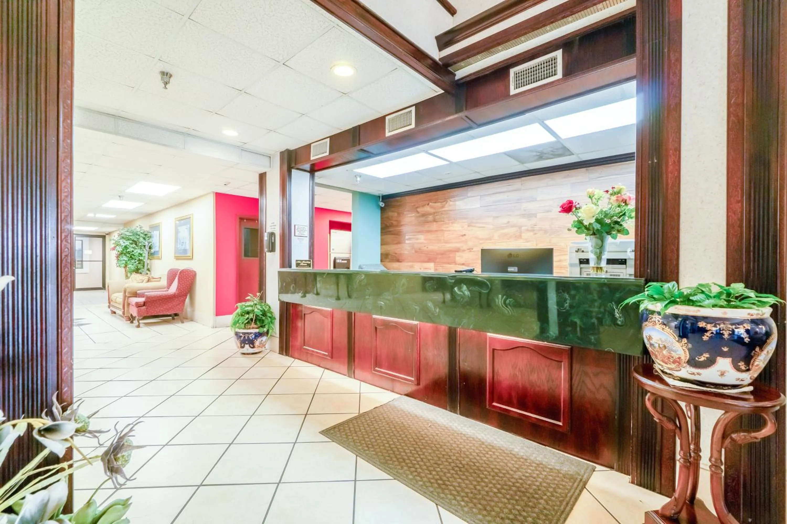 Lobby or reception in Ark Suites By OYO Jonesboro I-555