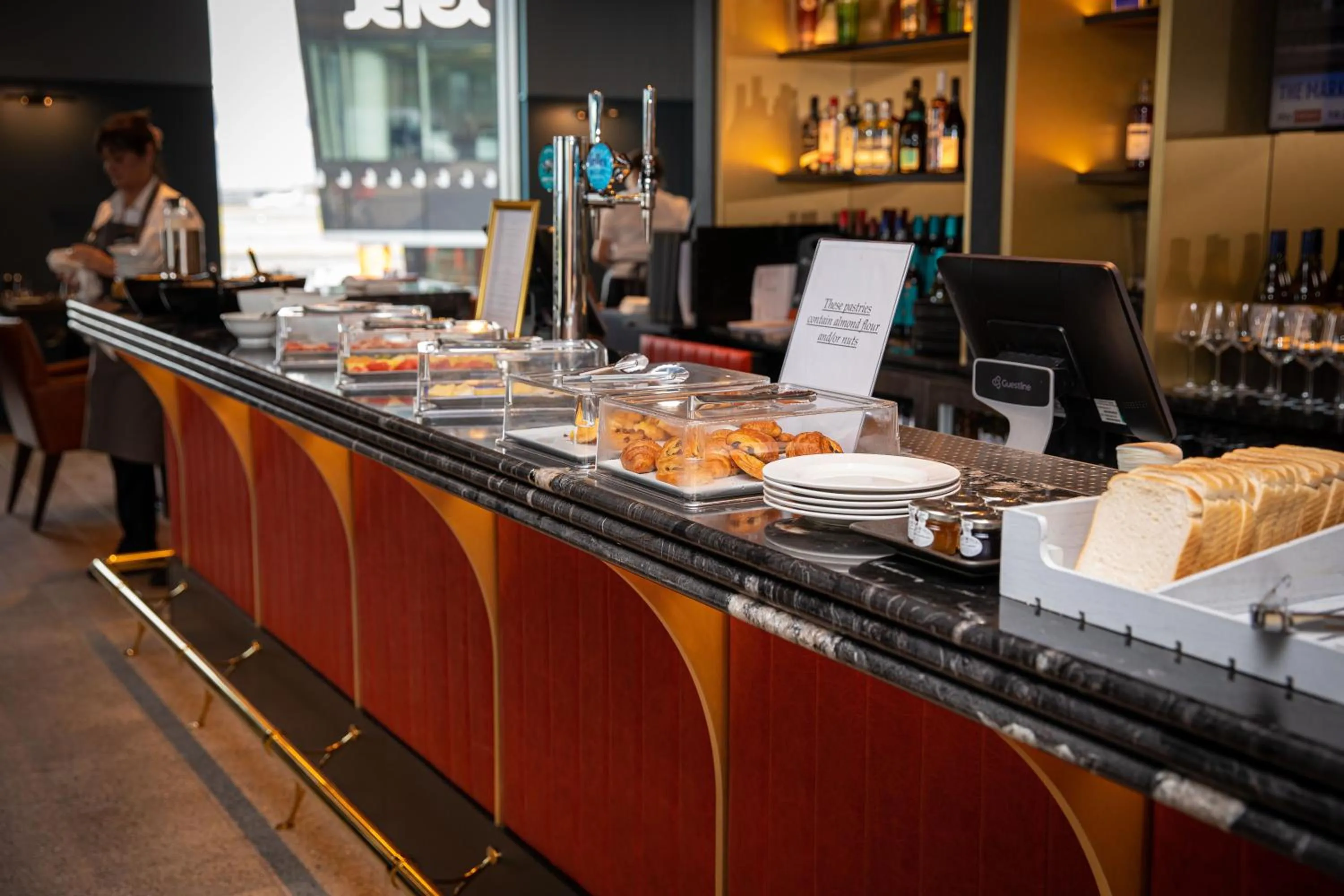 Restaurant/places to eat in The Landing Hotel