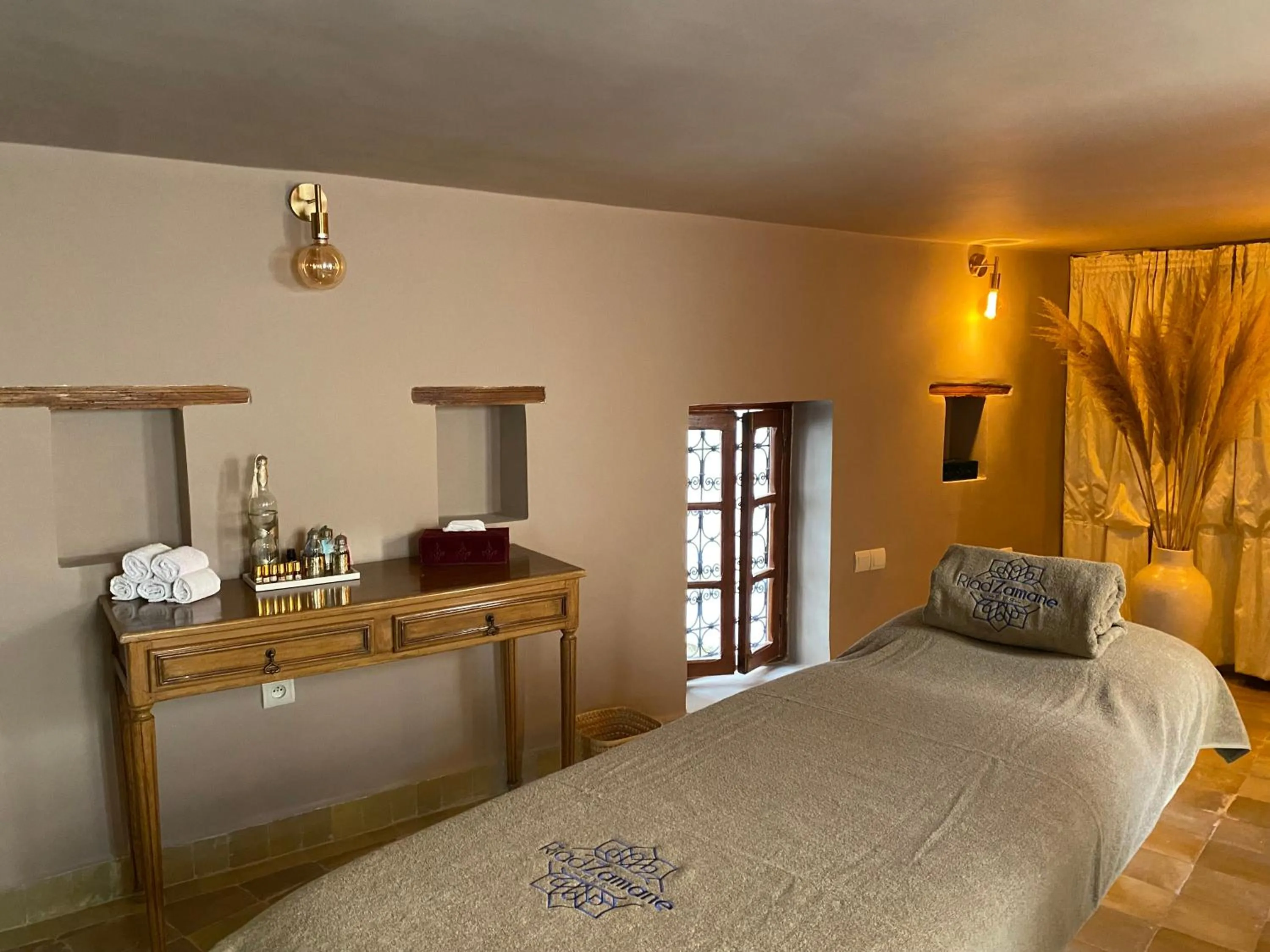 Massage, Bed in Riad Zamane Fès - Boutique & Spa