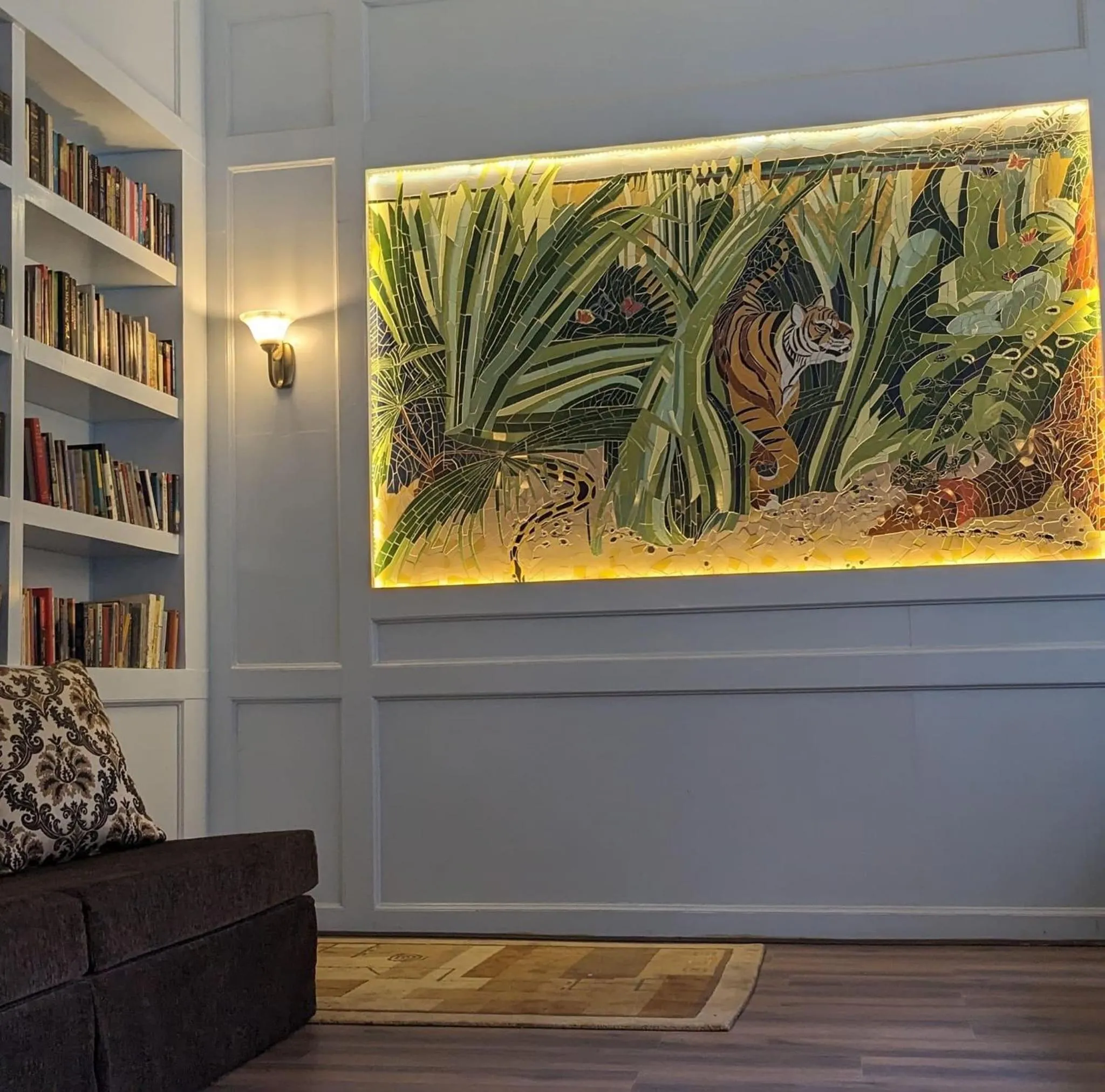 Library in Courtyard Pujan Hotel