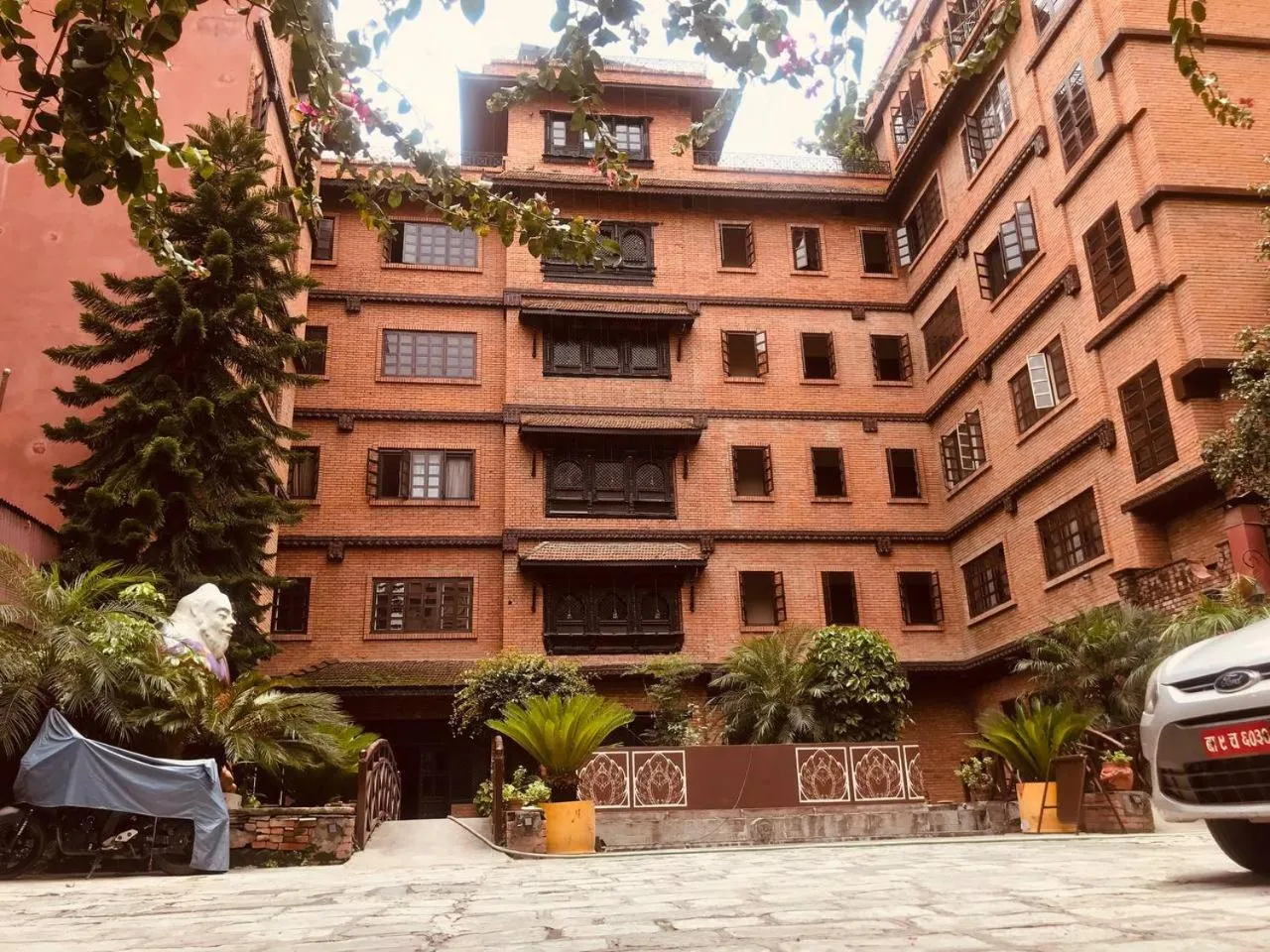 Property building in Courtyard Pujan Hotel
