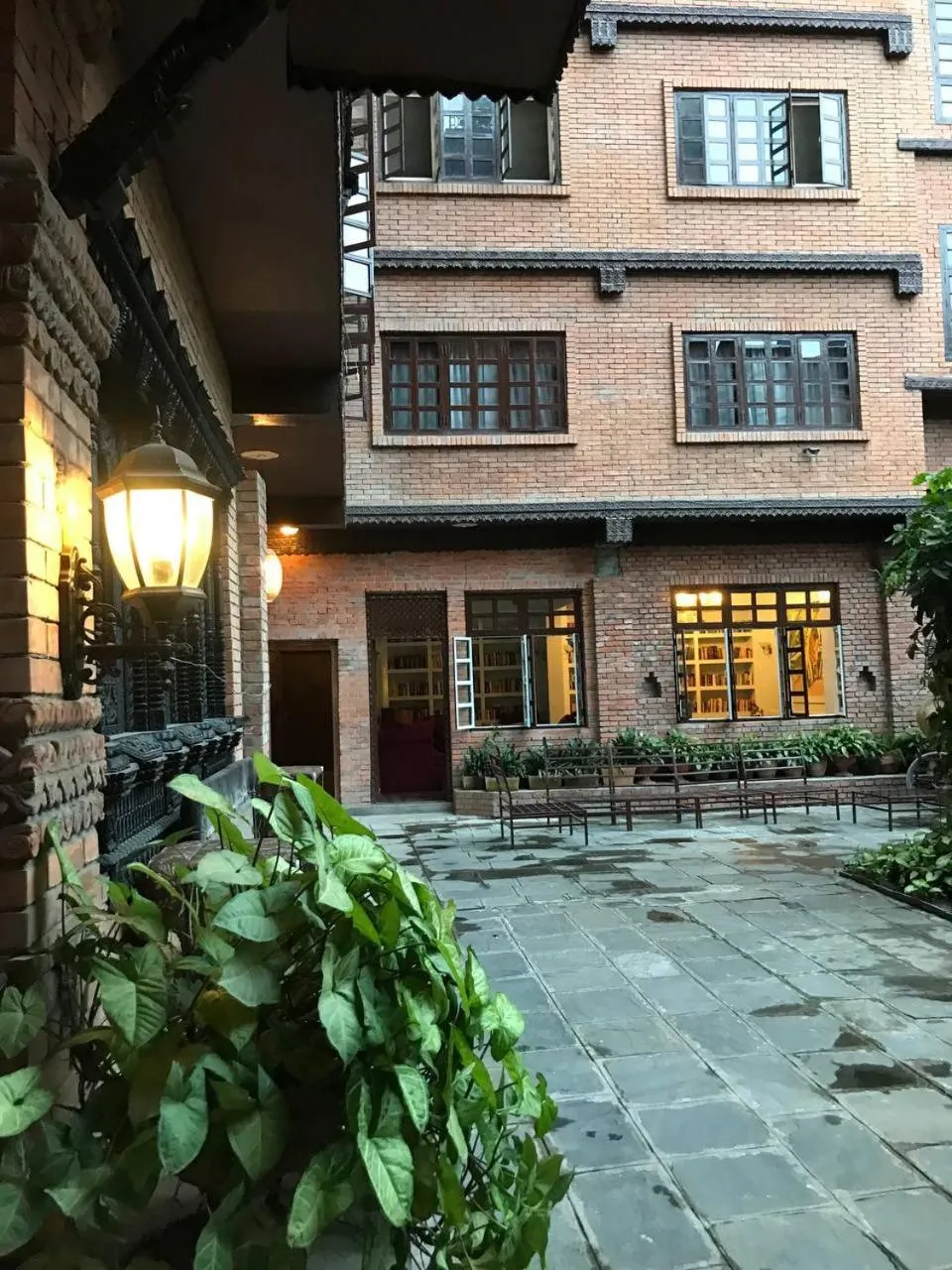 Courtyard Pujan Hotel
