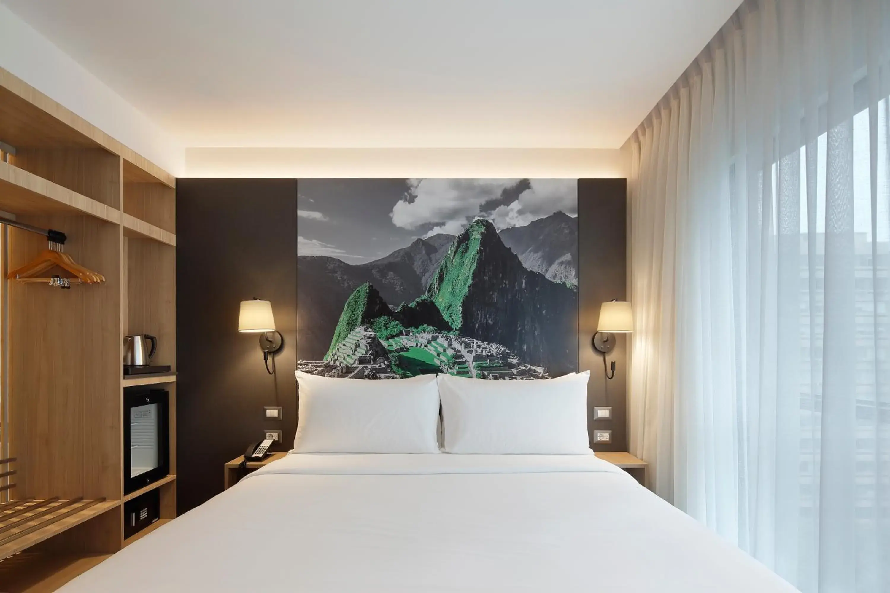 Deluxe Double Room in Ikonik Miraflores Deluxe Double Room in Ikonik Miraflores