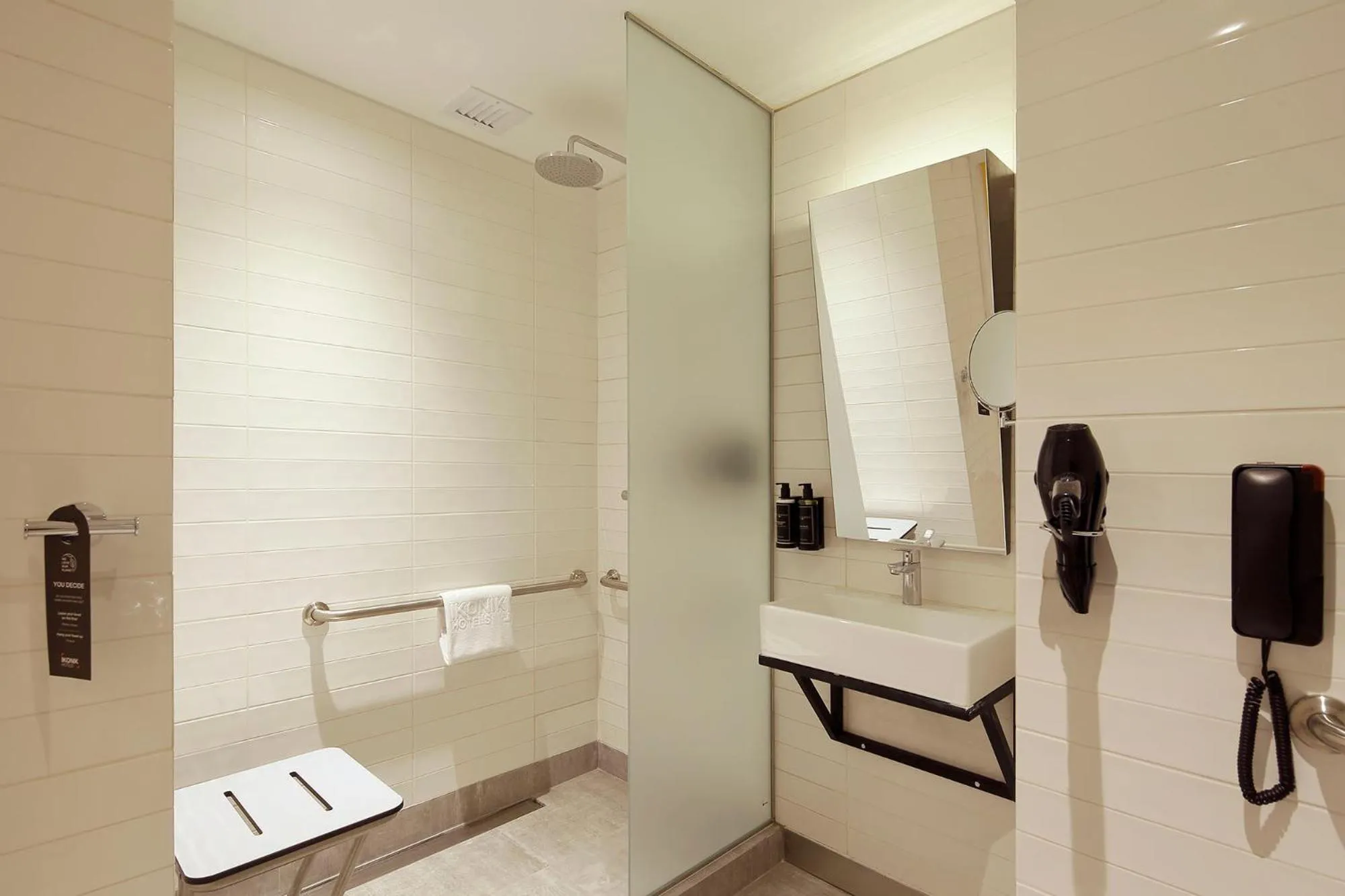 Bathroom in Ikonik Miraflores