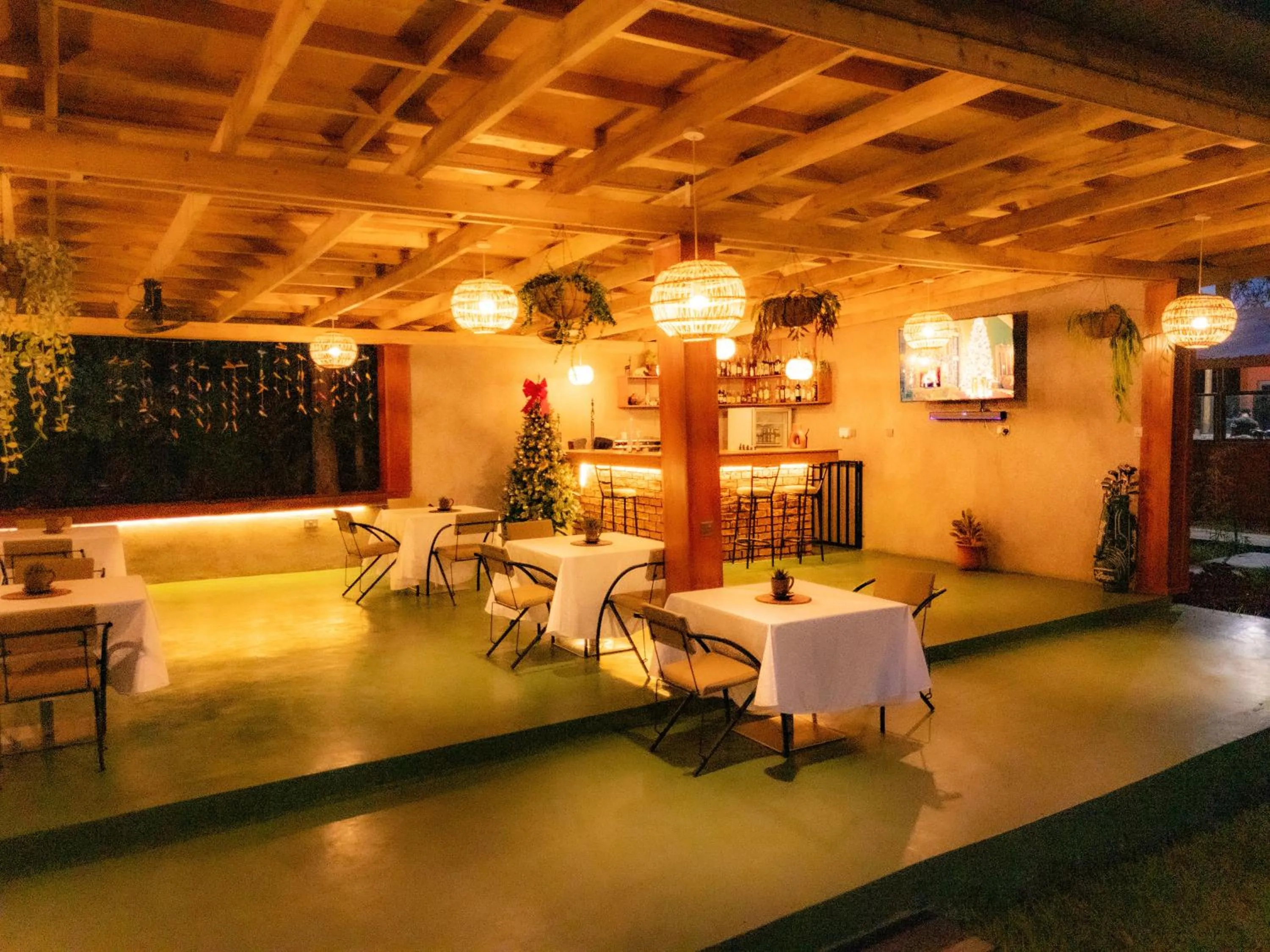 Restaurant/places to eat in Shose Farmhouse Chalets & Campsite