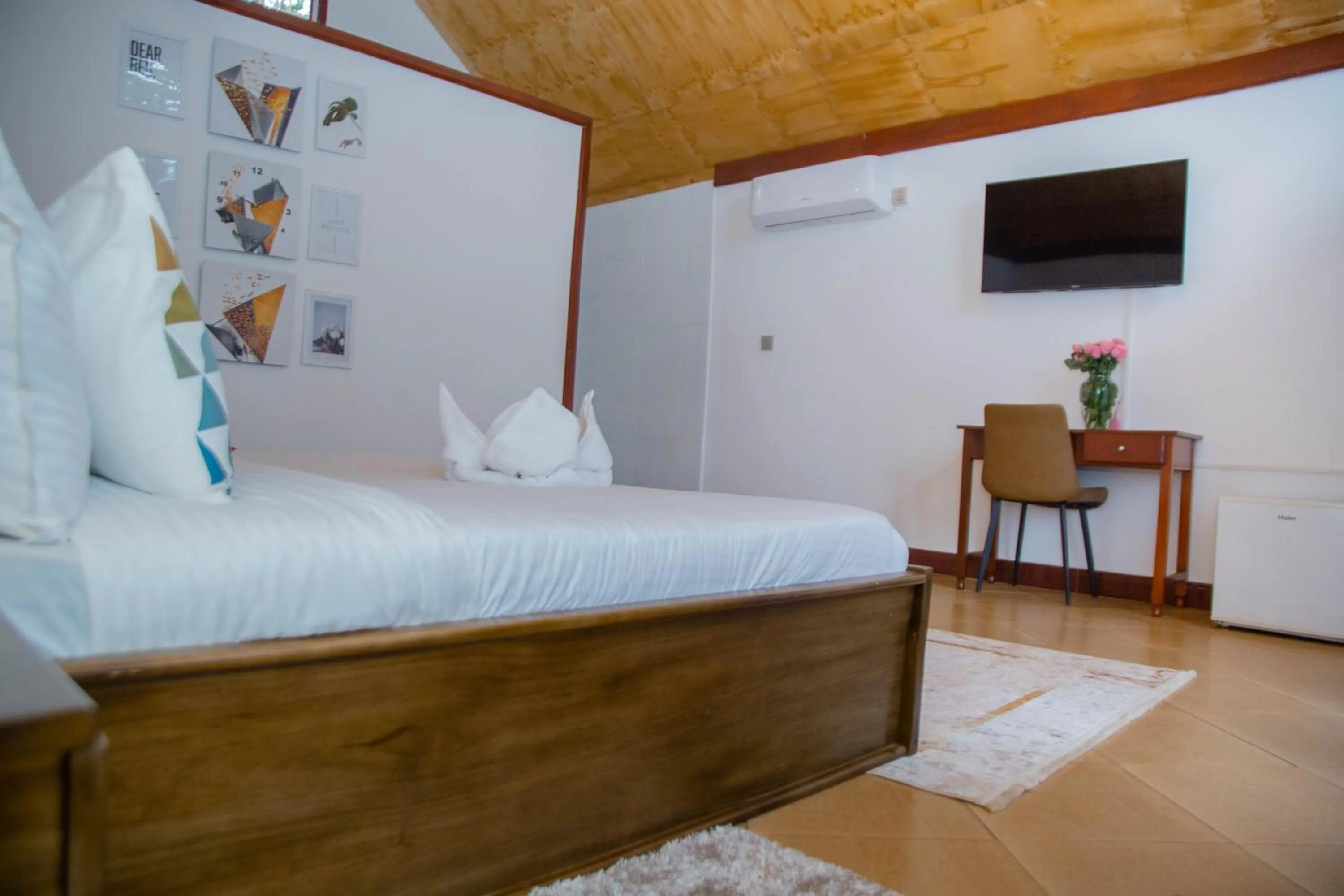 Bed in Shose Farmhouse Chalets & Campsite